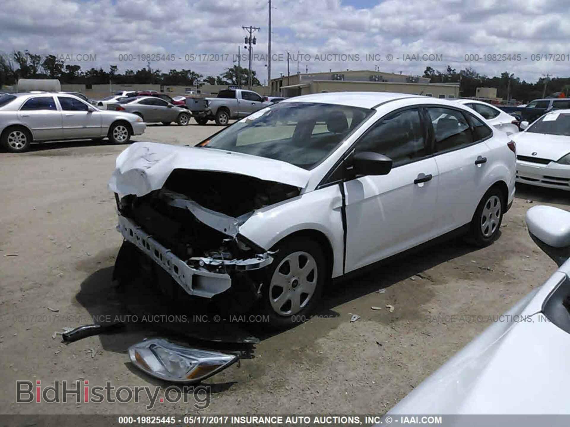 2014 Ford Focus - VIN: 1FADP3E20EL420202 - Фото 2