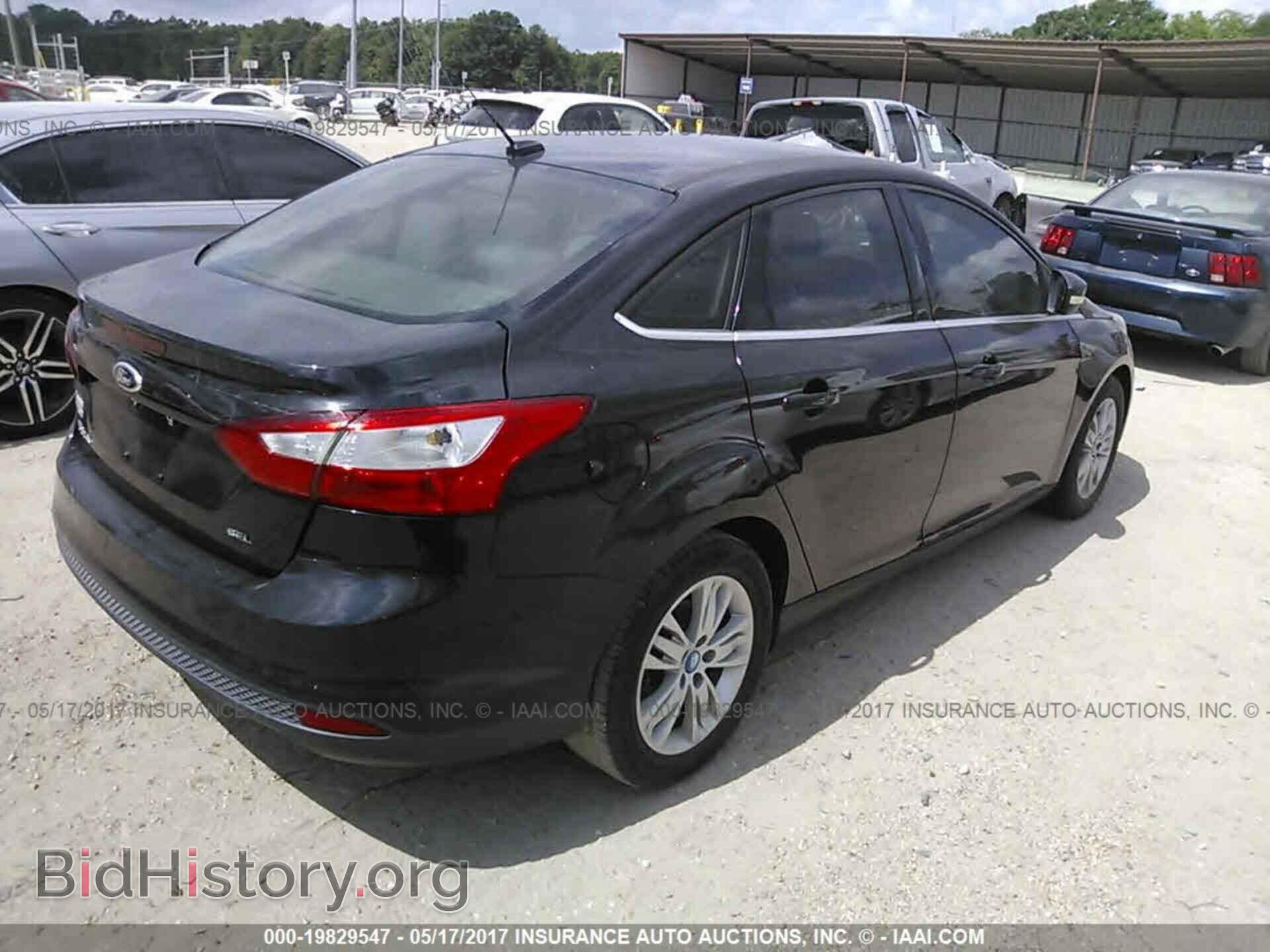 2012 Ford Focus - VIN: 1FAHP3H24CL157139 - Photo 4
