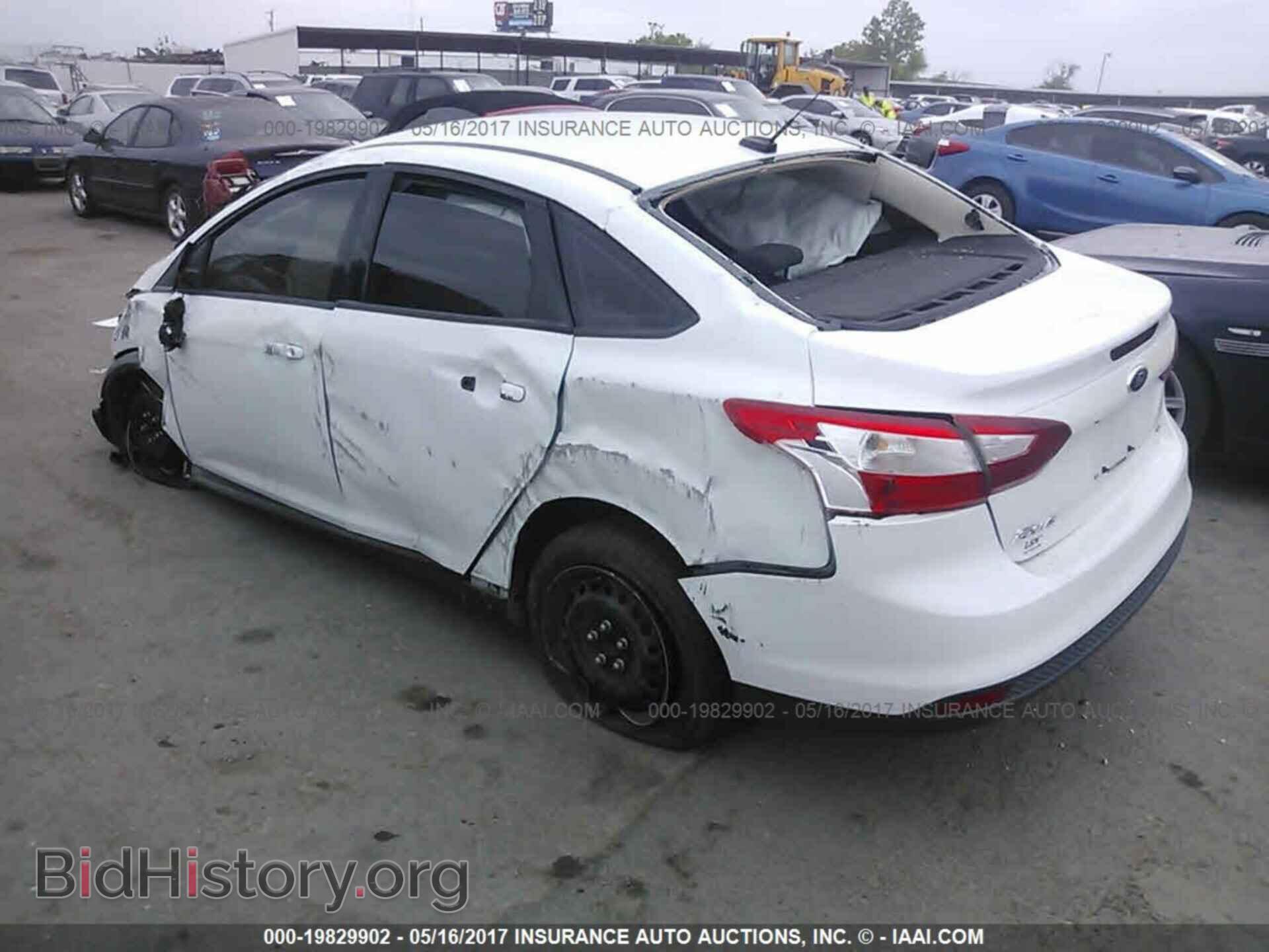 2012 Ford Focus - VIN: 1FAHP3F2XCL106618 - Photo 3