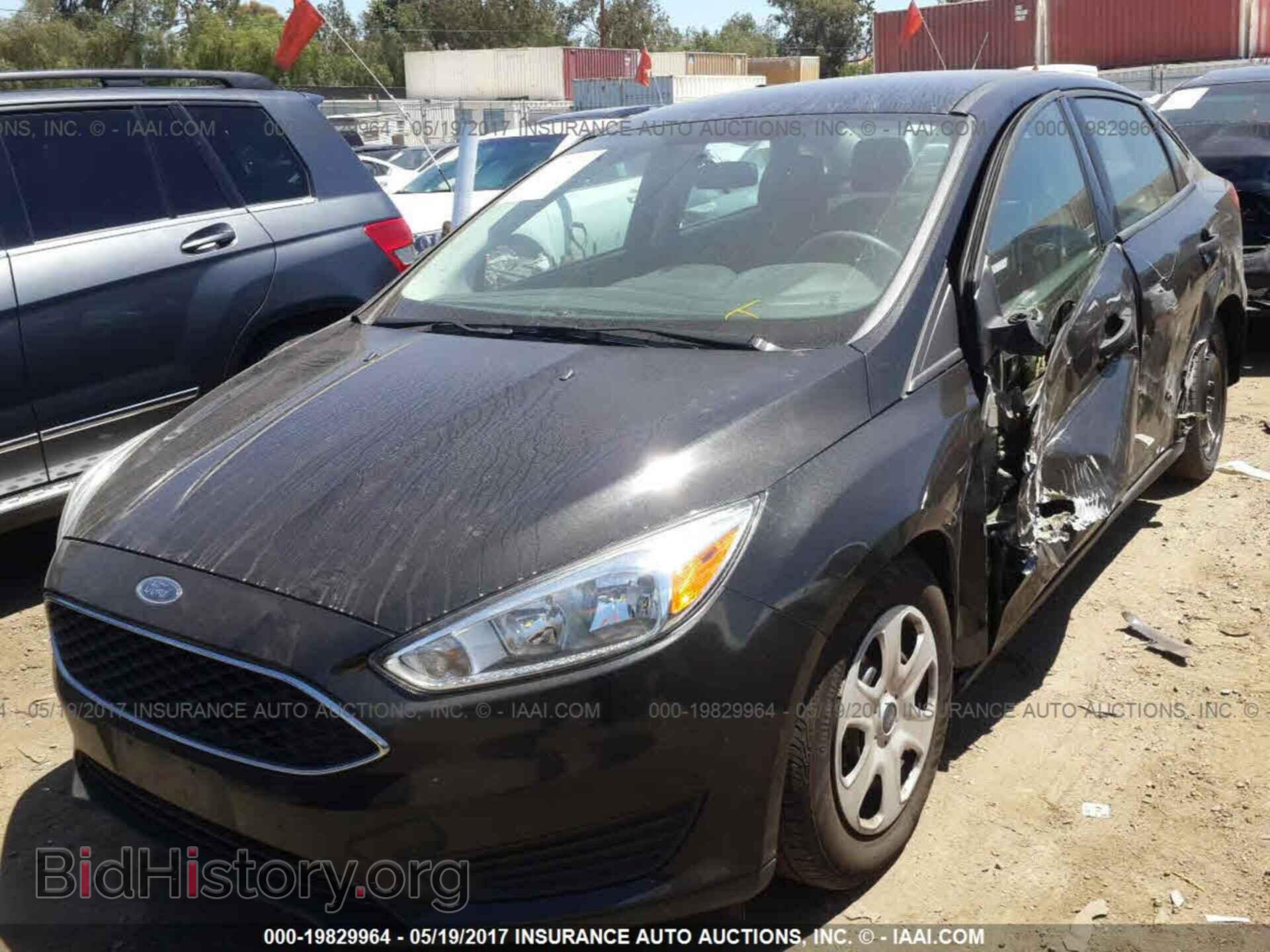 2015 Ford Focus - VIN: 1FADP3E29FL261746 - Фото 2