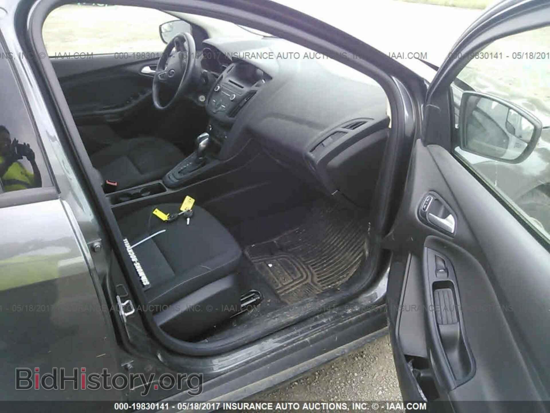 2016 Ford Focus - VIN: 1FADP3F22GL240642 - Photo 5