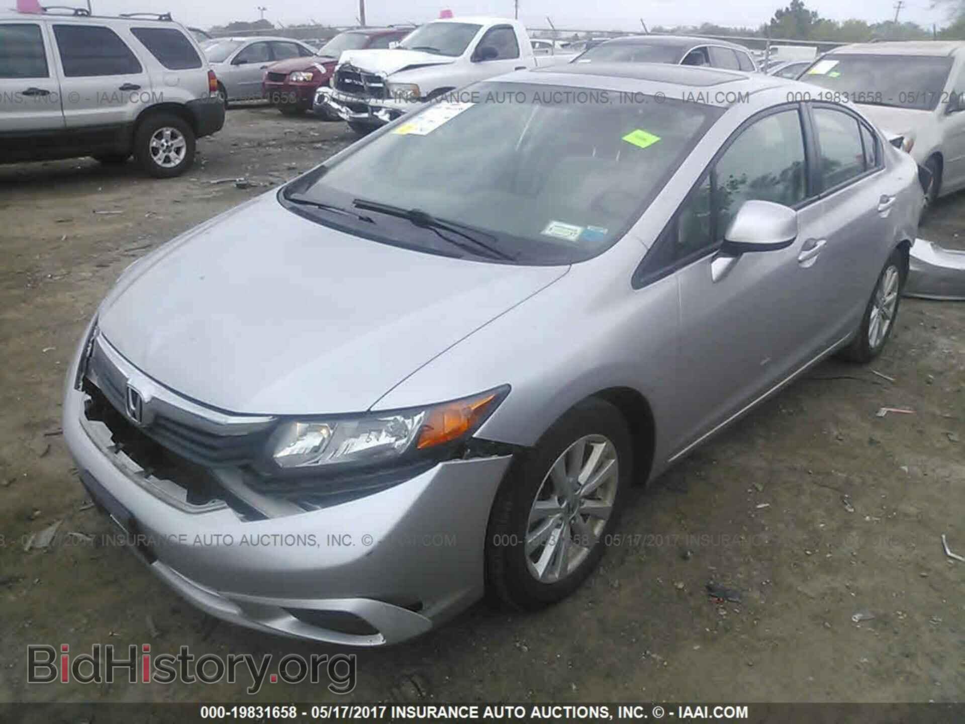 2012 Honda Civic - VIN: 2HGFB2F80CH320739 - Фото 2