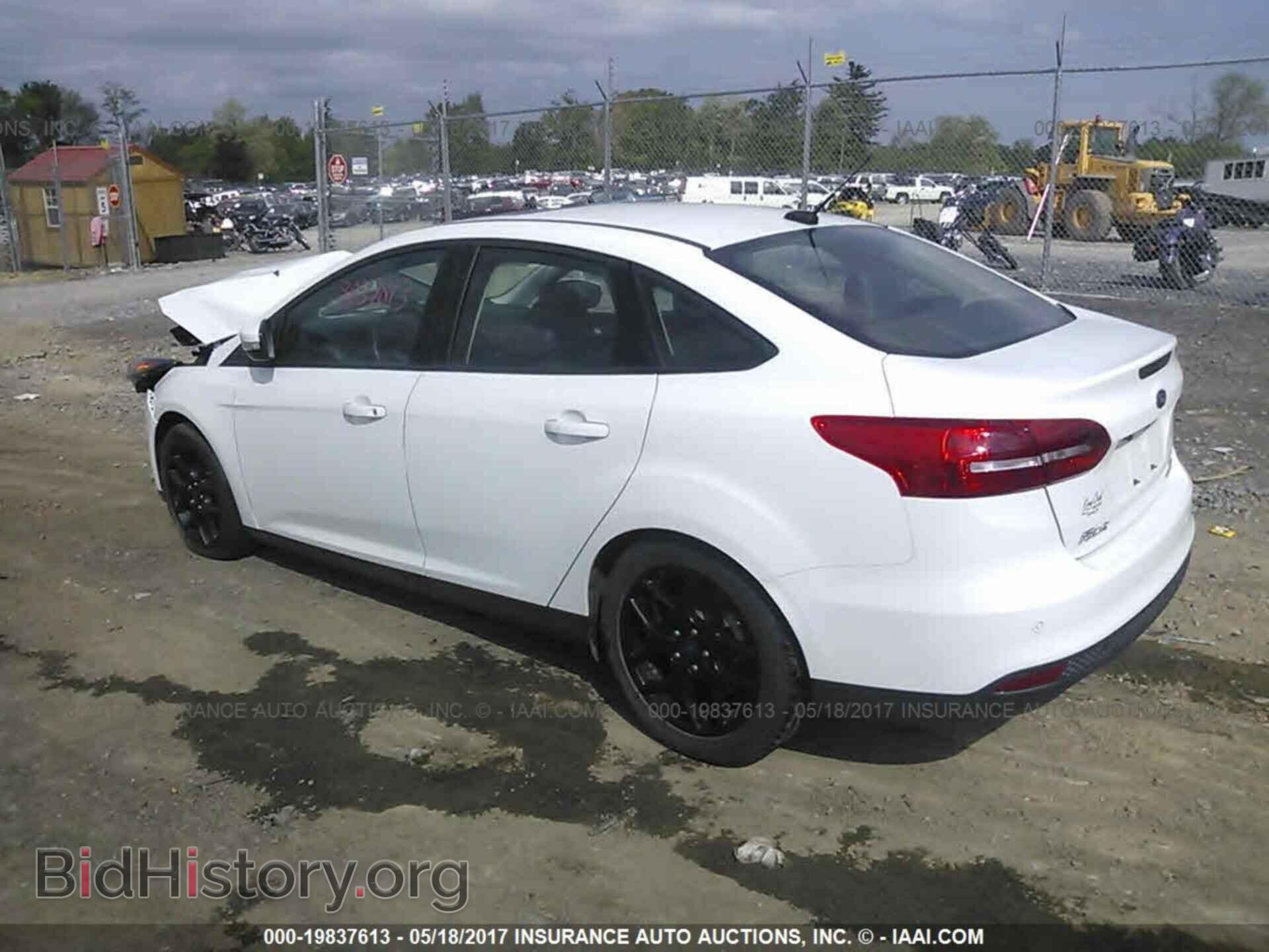 2016 Ford Focus - VIN: 1FADP3F27GL299010 - Фото 3