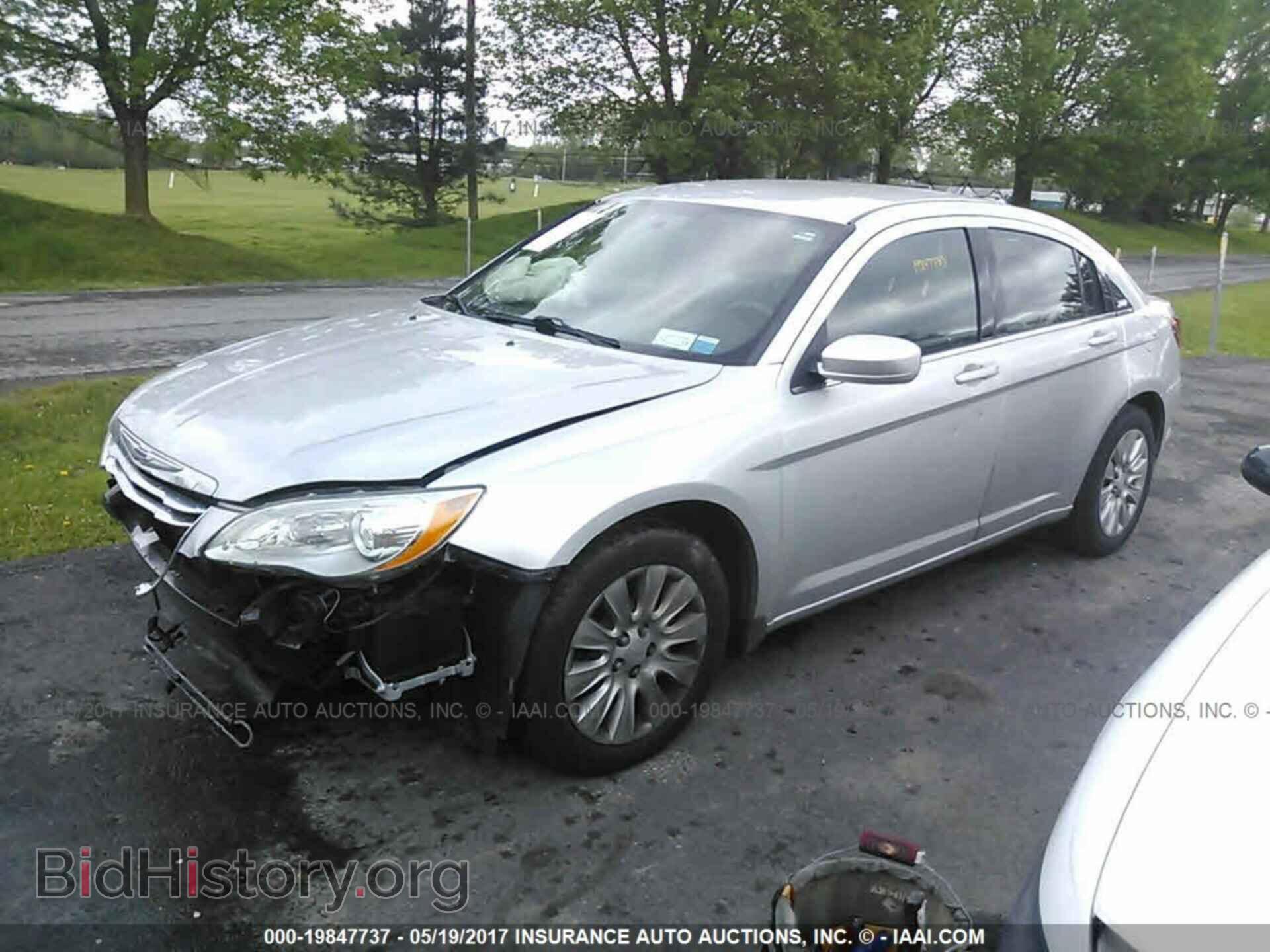 2012 Chrysler 200 - VIN: 1C3CCBAB1CN320942 - Фото 2