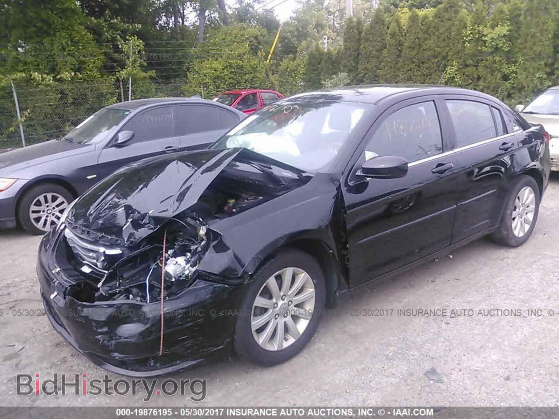 2013 Chrysler 200 - VIN: 1C3CCBBG3DN731738 - Photo 2