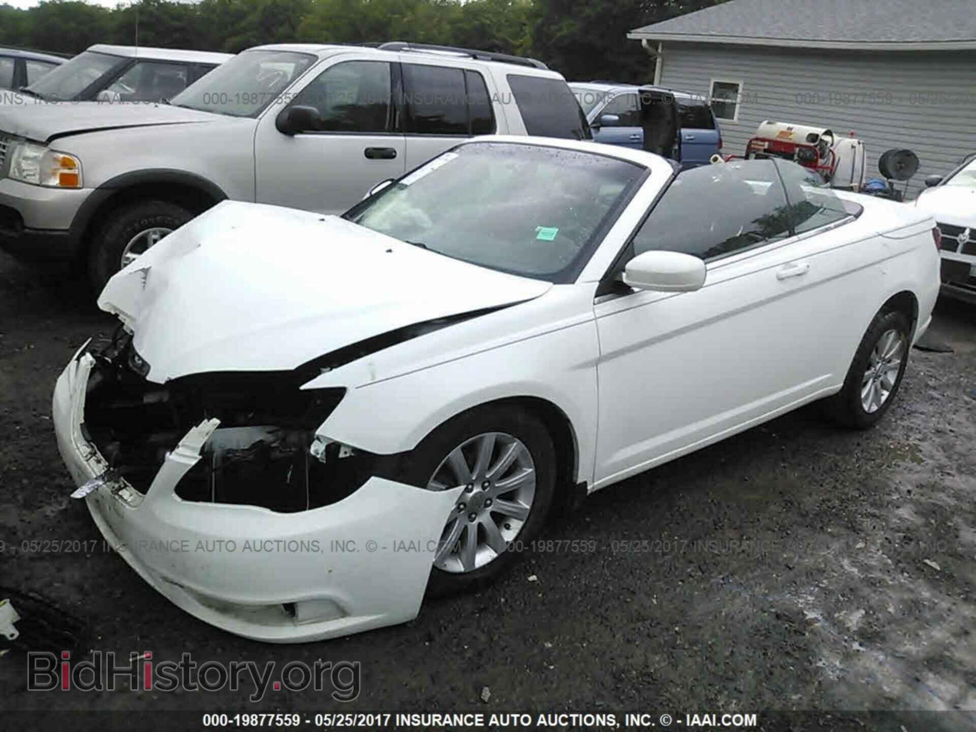 2012 Chrysler 200 - VIN: 1C3BCBEB1CN215677 - Фото 2