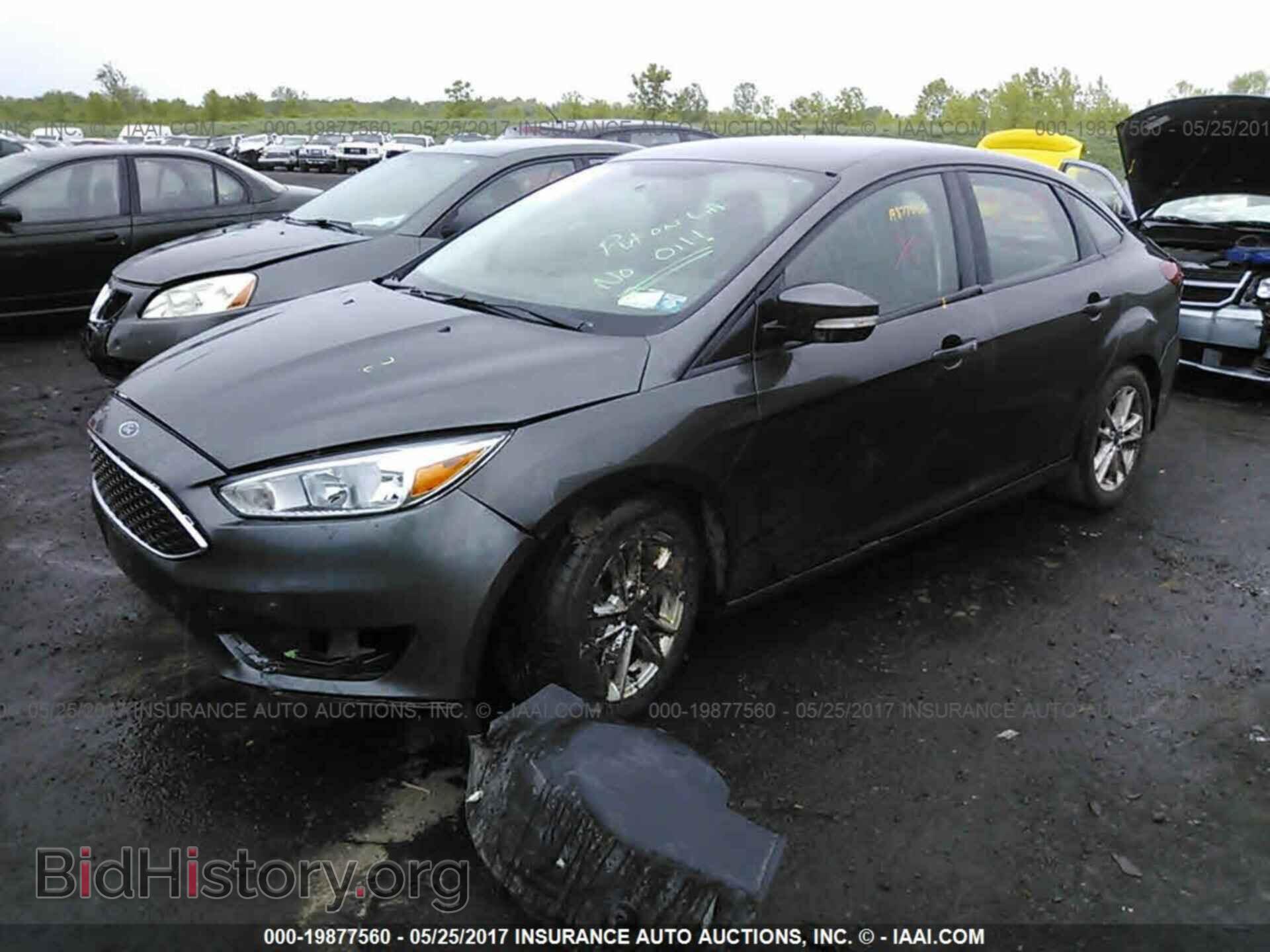 2015 Ford Focus - VIN: 1FADP3F2XFL243139 - Фото 2