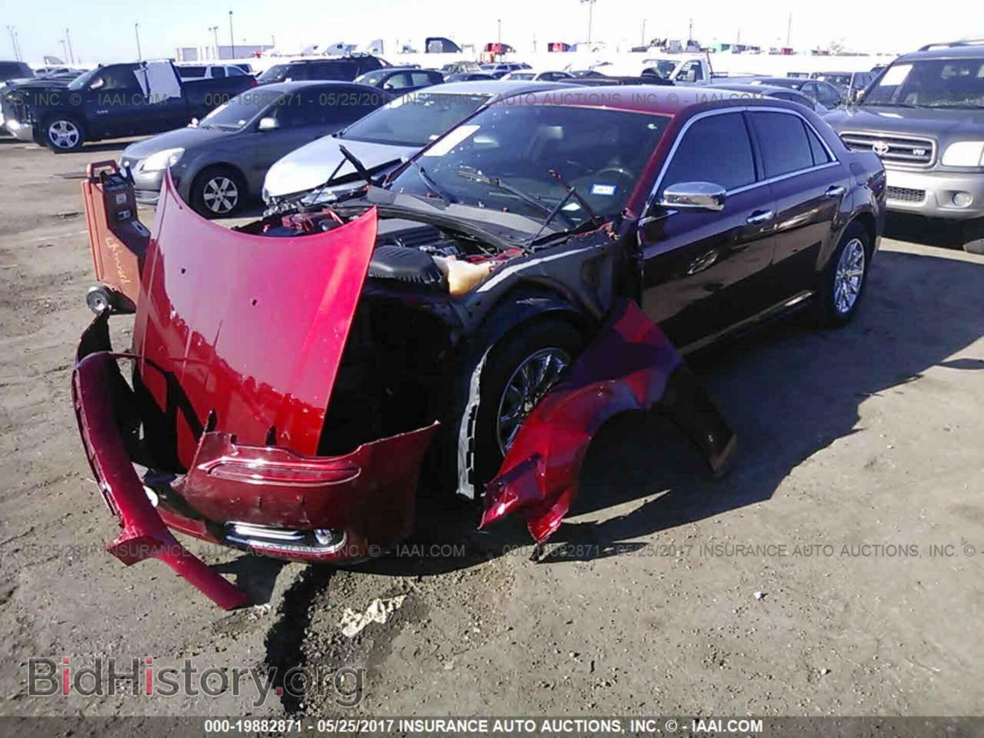 2014 Chrysler 300c - VIN: 2C3CCAET1EH117736 - Photo 2
