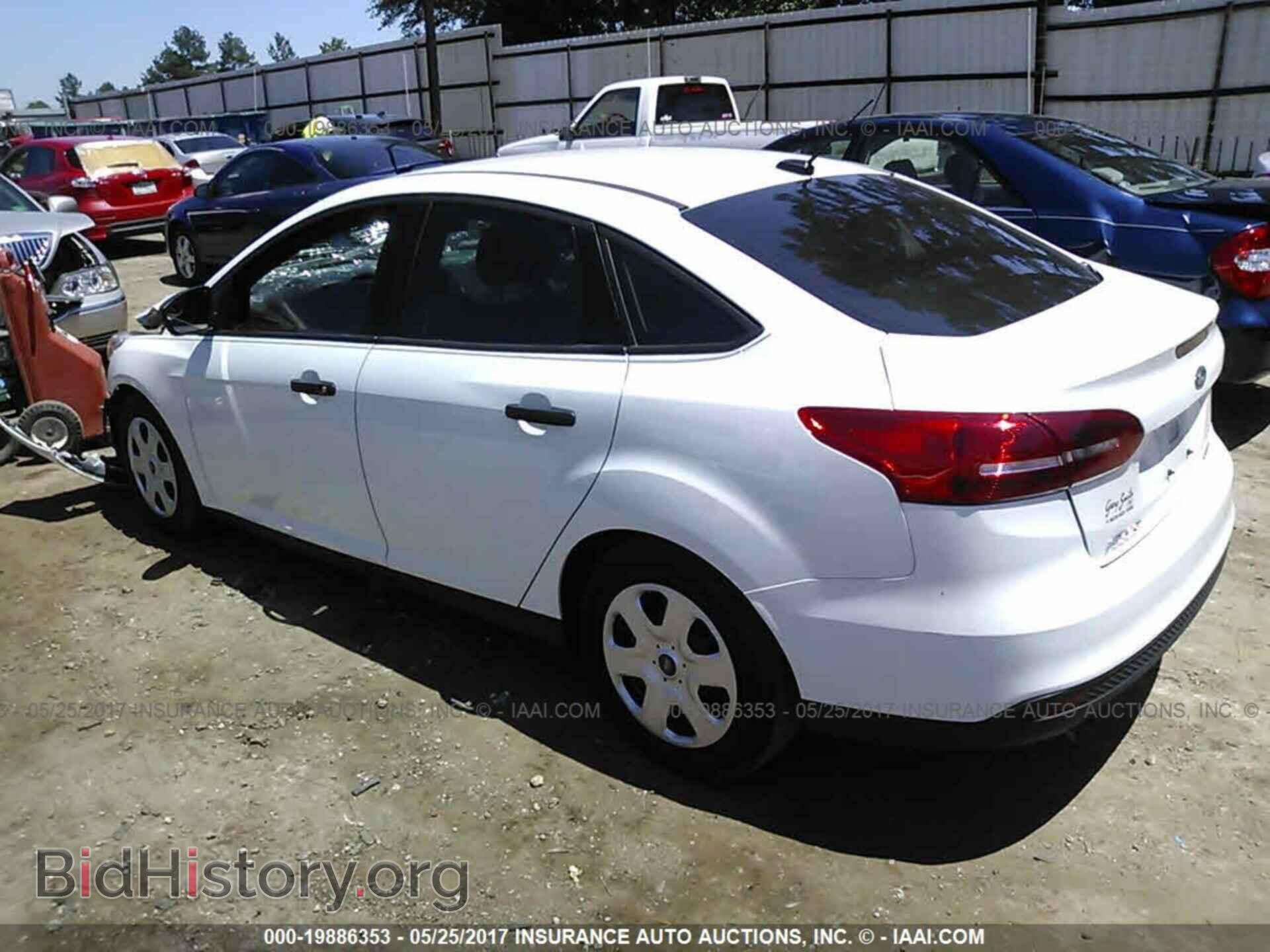 2015 Ford Focus - VIN: 1FADP3E21FL304542 - Фото 3