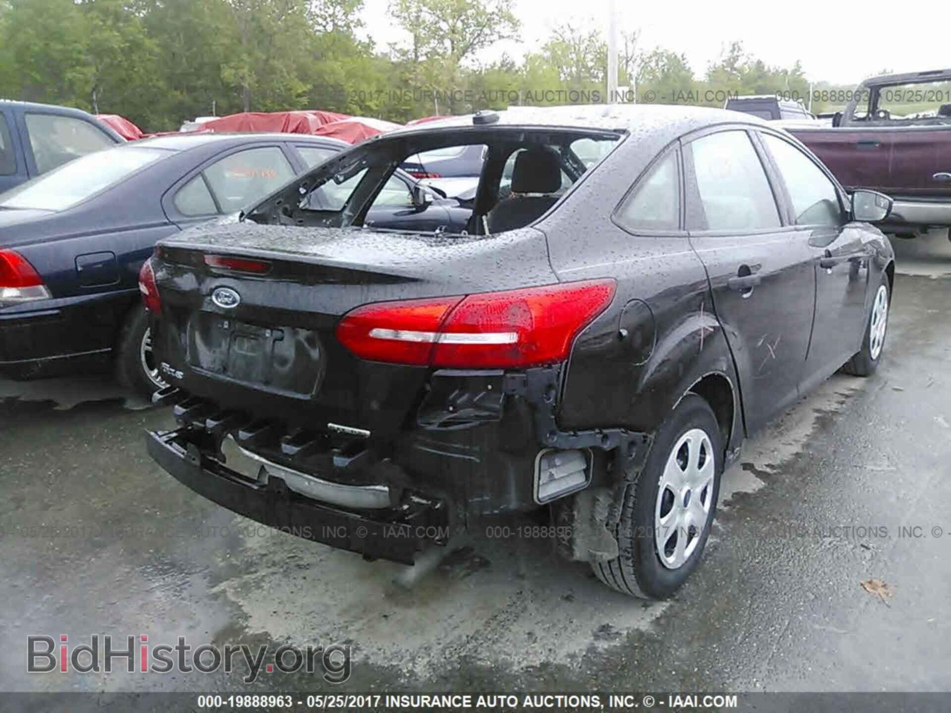 2015 Ford Focus - VIN: 1FADP3E22FL272765 - Photo 4