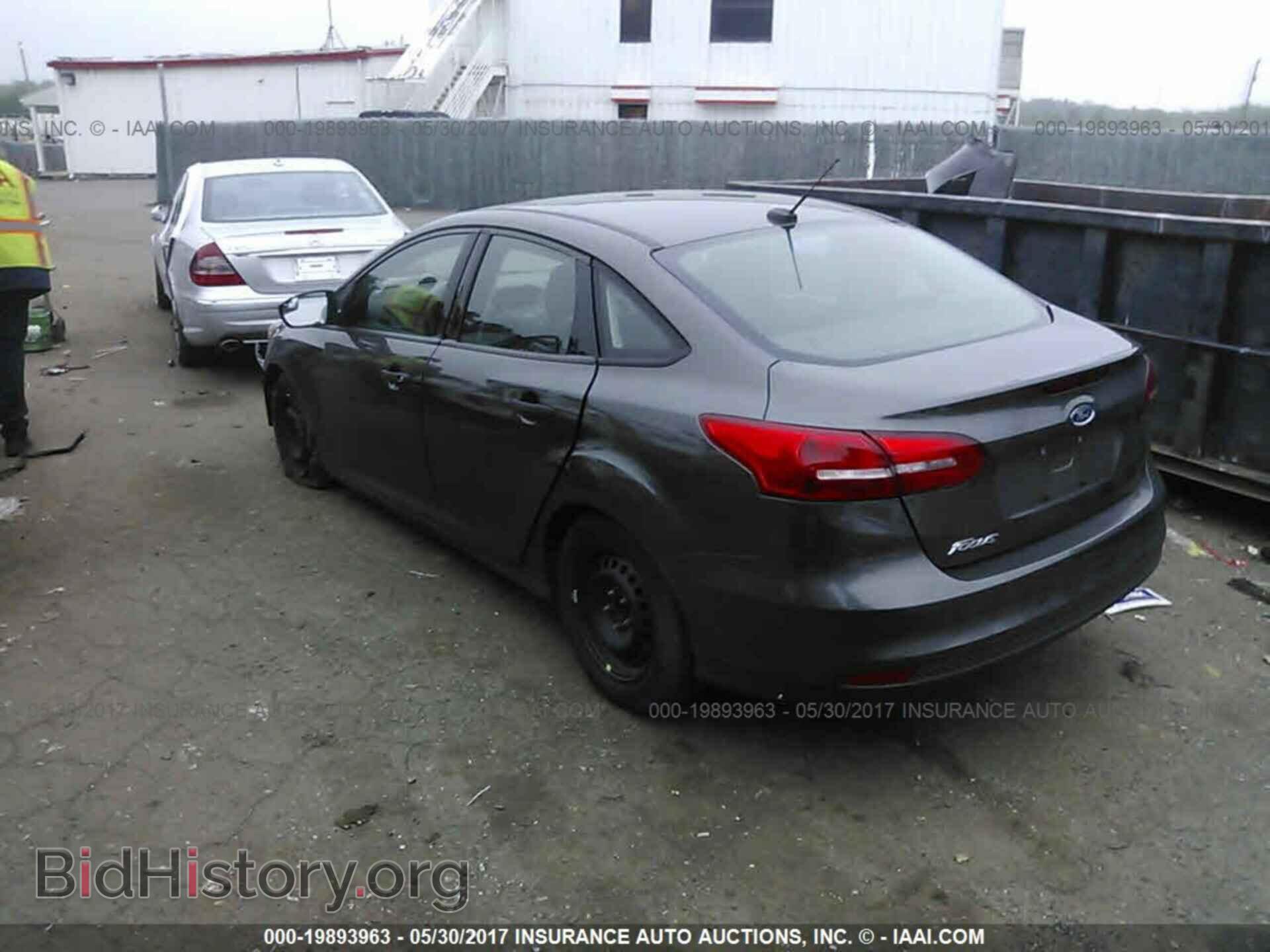 2016 Ford Focus - VIN: 1FADP3E25GL368181 - Фото 3