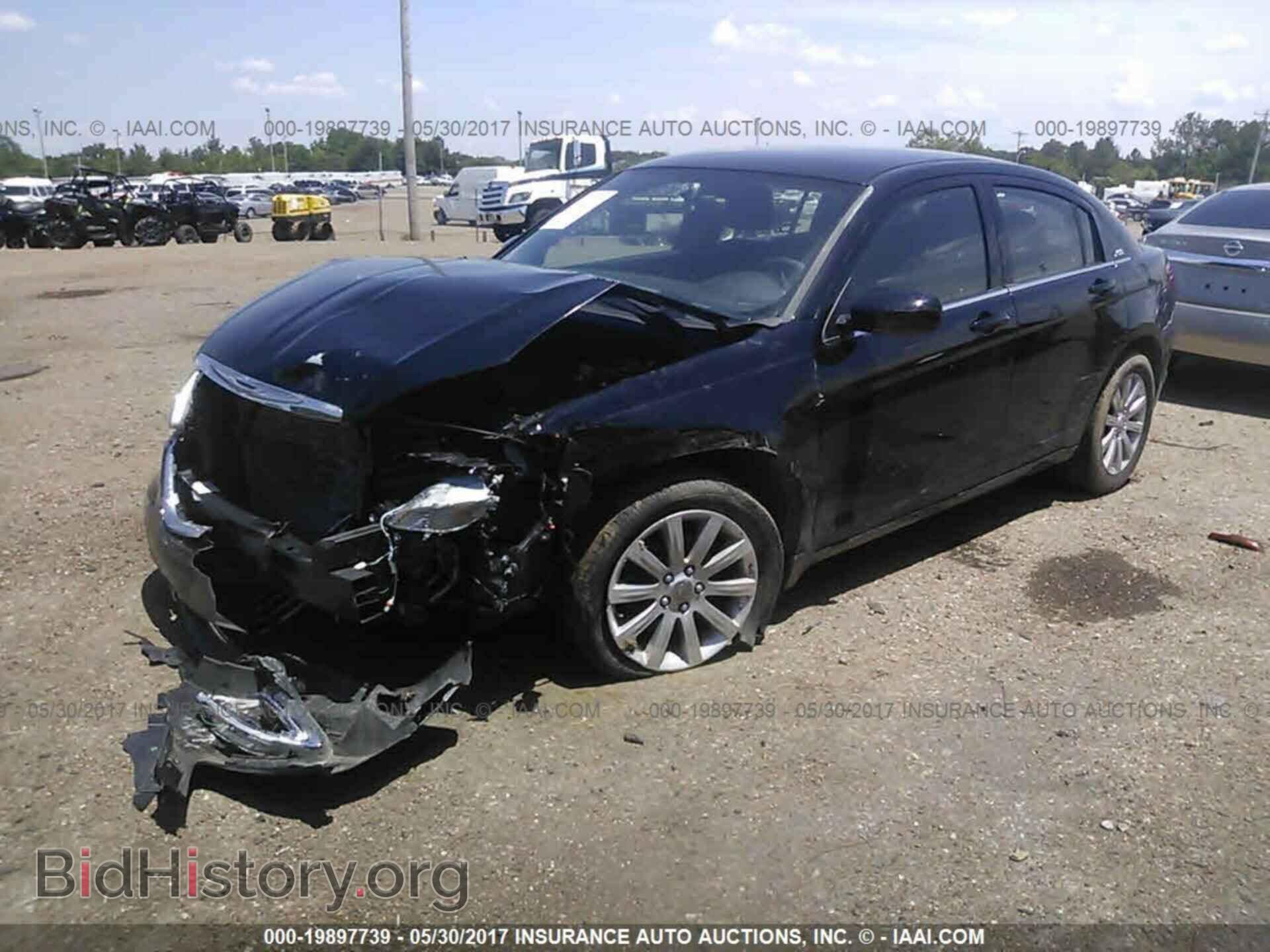 2013 Chrysler 200 - VIN: 1C3CCBBB3DN614701 - Фото 2