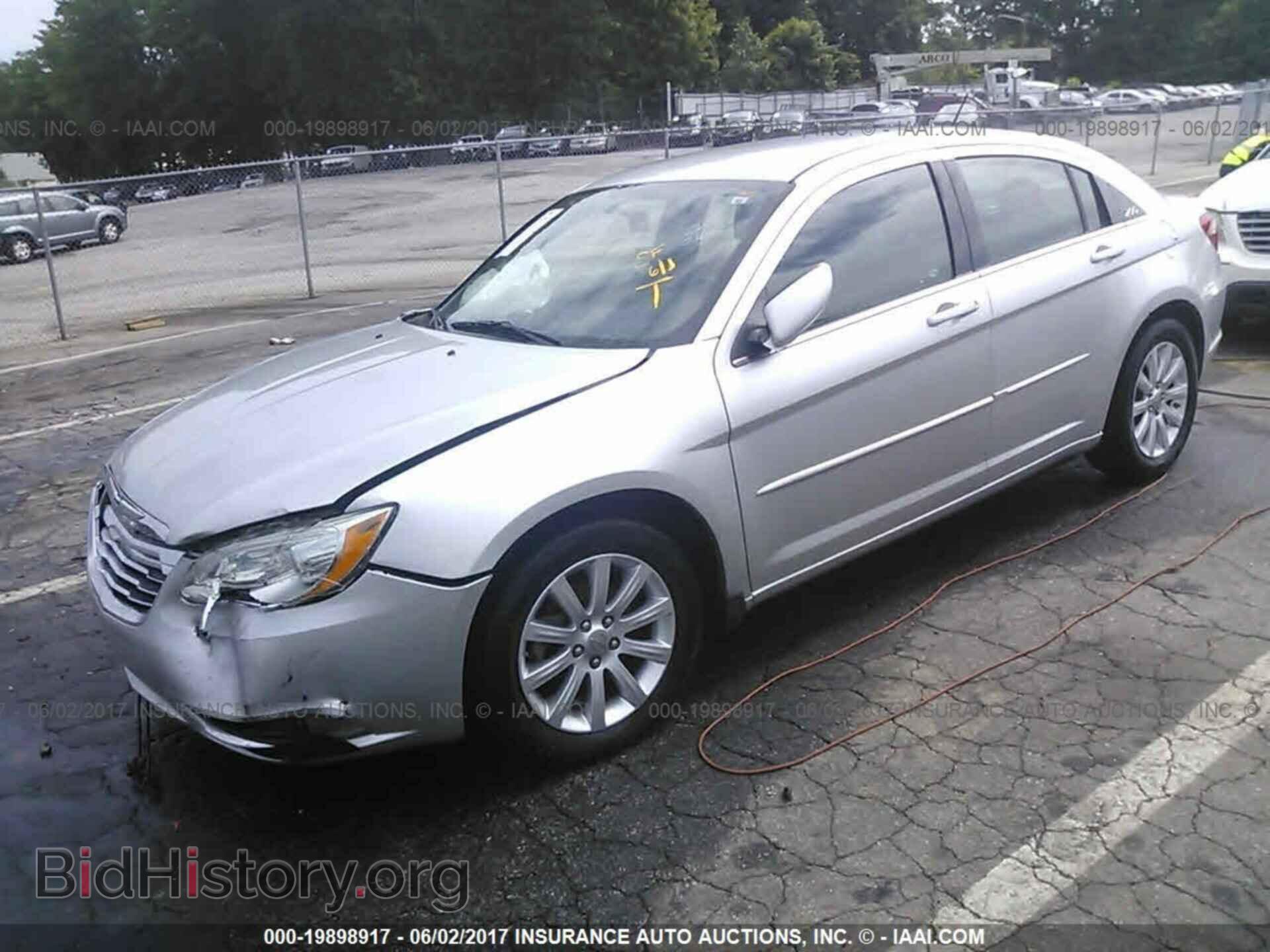 2011 Chrysler 200 - VIN: 1C3BC1FG8BN552625 - Фото 2