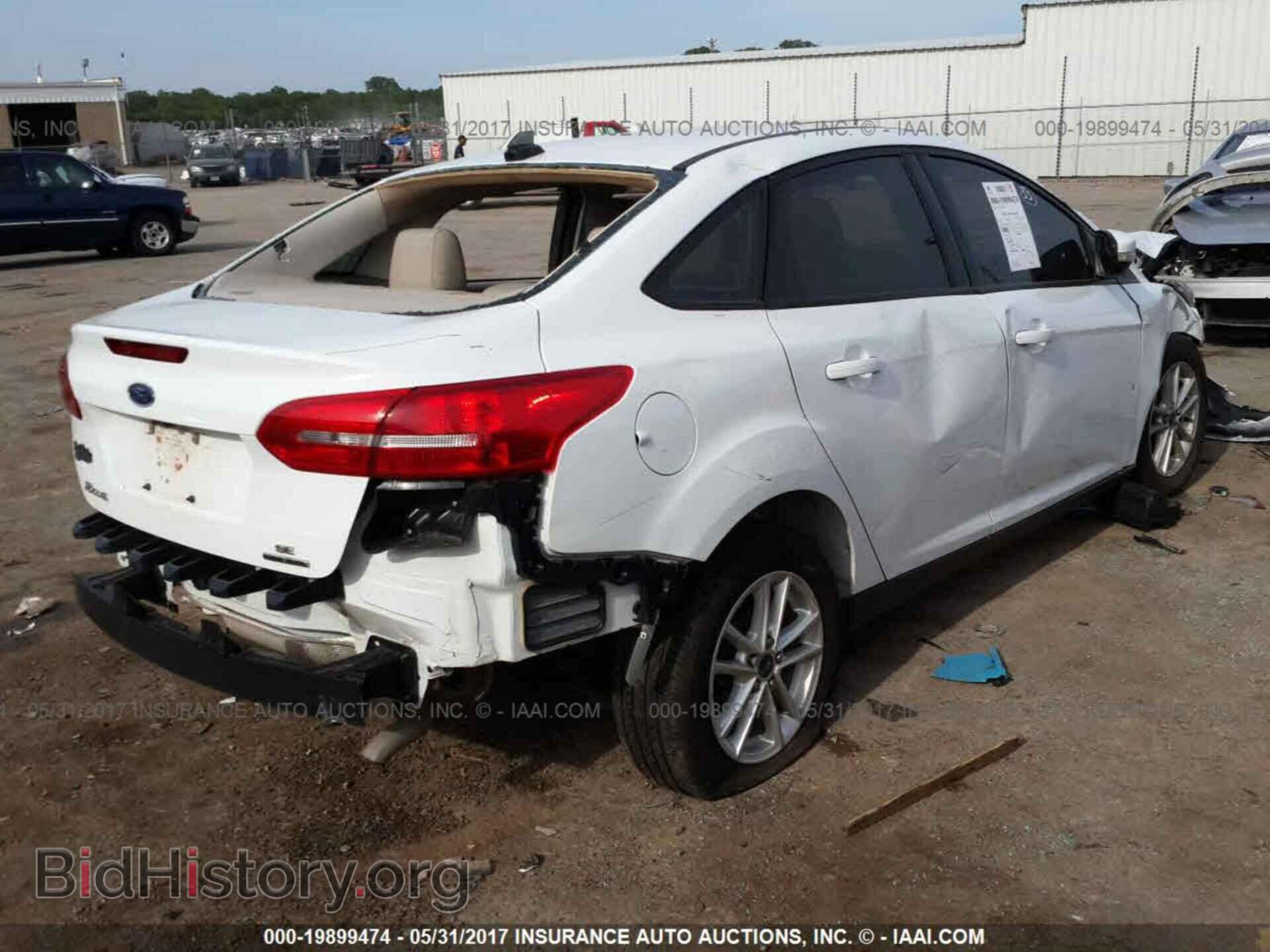 2015 Ford Focus - VIN: 1FADP3F24FL300077 - Photo 4