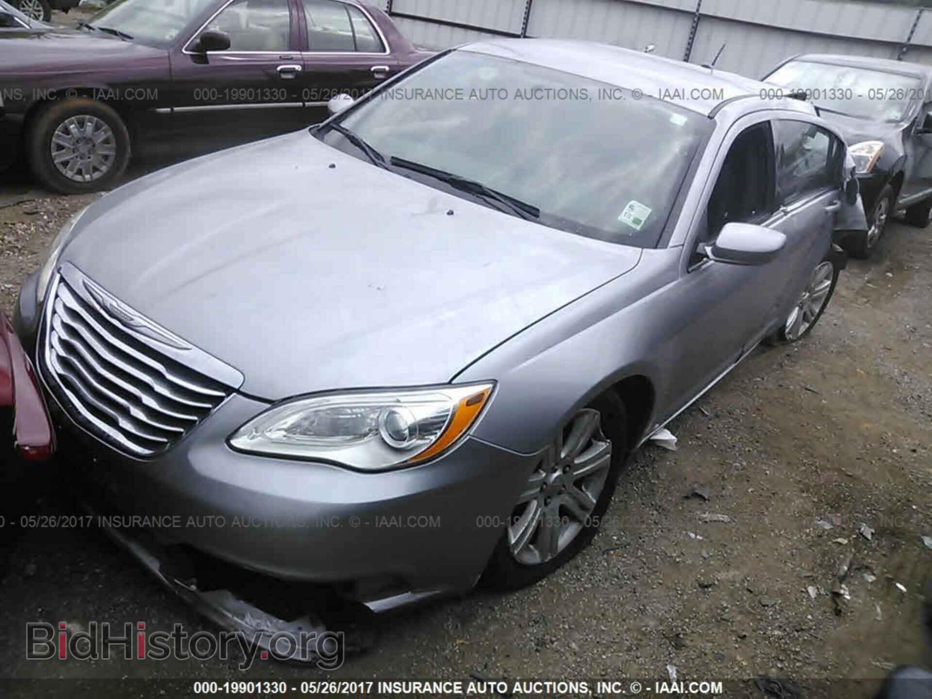 2013 Chrysler 200 - VIN: 1C3CCBAB9DN761056 - Photo 2