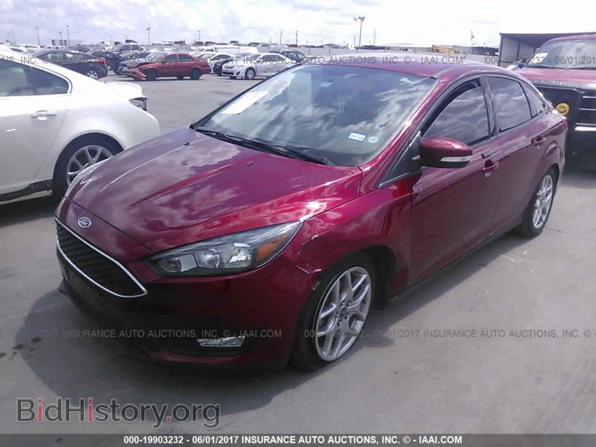 2015 Ford Focus - VIN: 1FADP3F28FL384923 - Photo 2