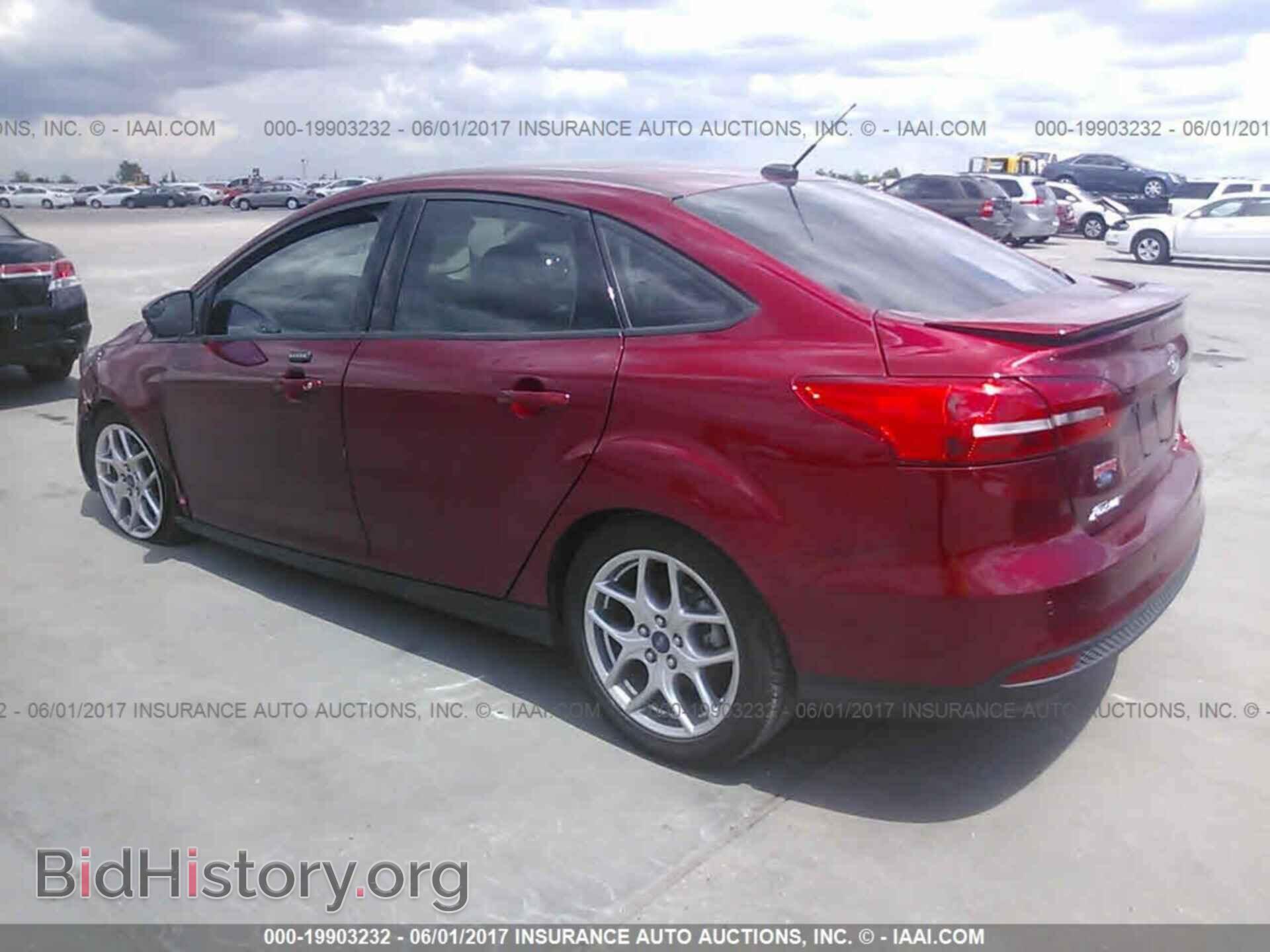 2015 Ford Focus - VIN: 1FADP3F28FL384923 - Photo 3