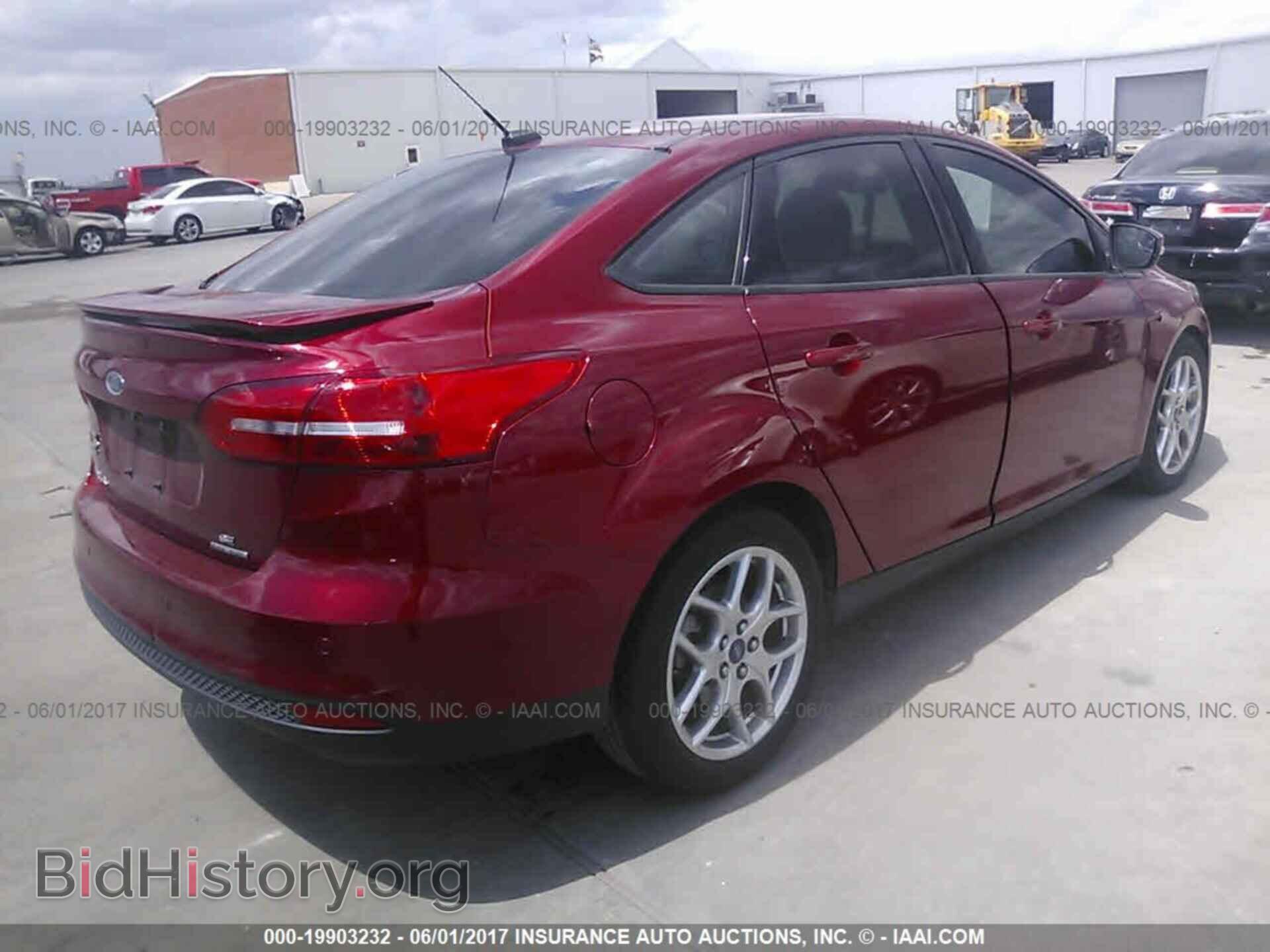 2015 Ford Focus - VIN: 1FADP3F28FL384923 - Photo 4