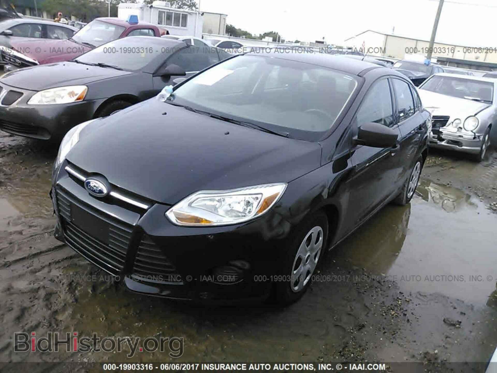 2012 Ford Focus - VIN: 1FAHP3E27CL444575 - Photo 2