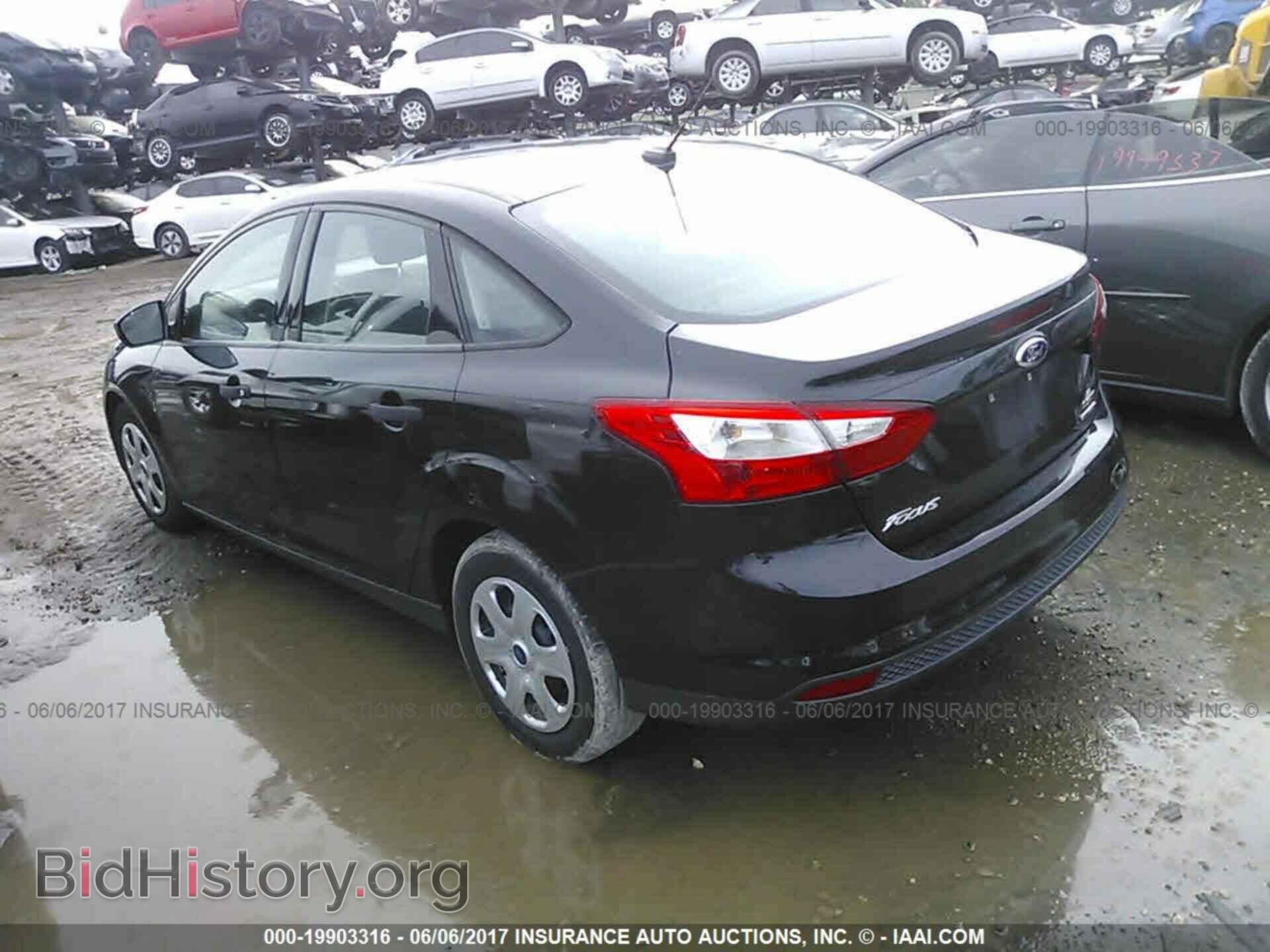 2012 Ford Focus - VIN: 1FAHP3E27CL444575 - Photo 3