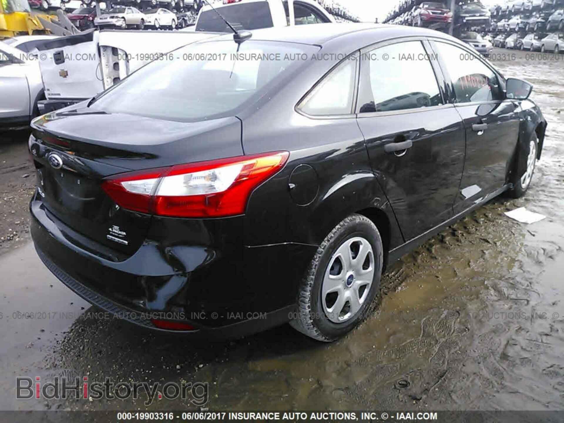 2012 Ford Focus - VIN: 1FAHP3E27CL444575 - Photo 4