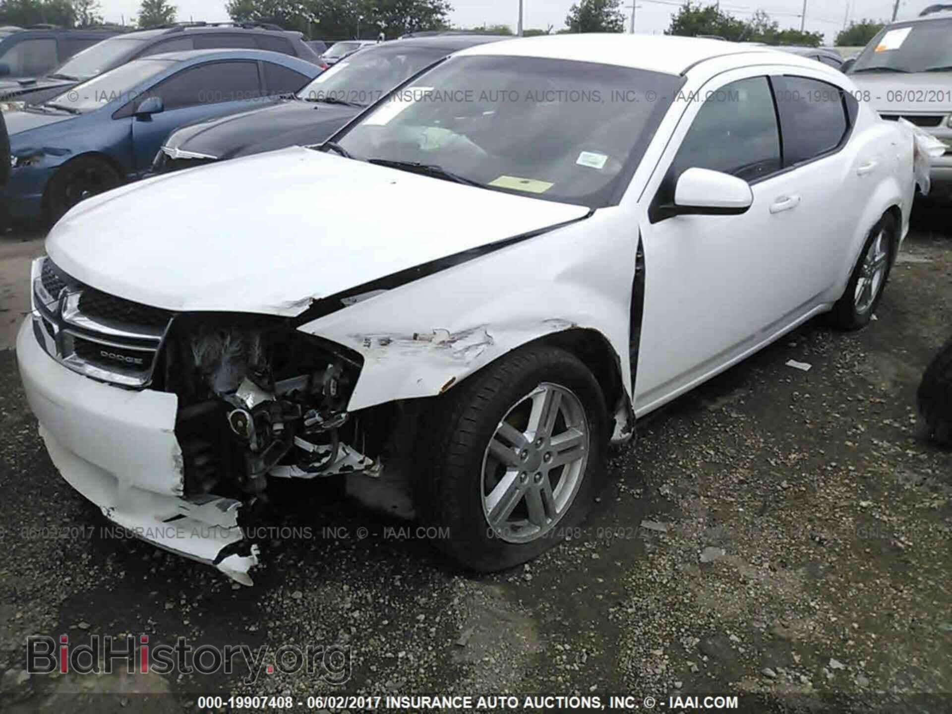 2011 Dodge Avenger - VIN: 1B3BD1FB9BN555872 - Фото 2
