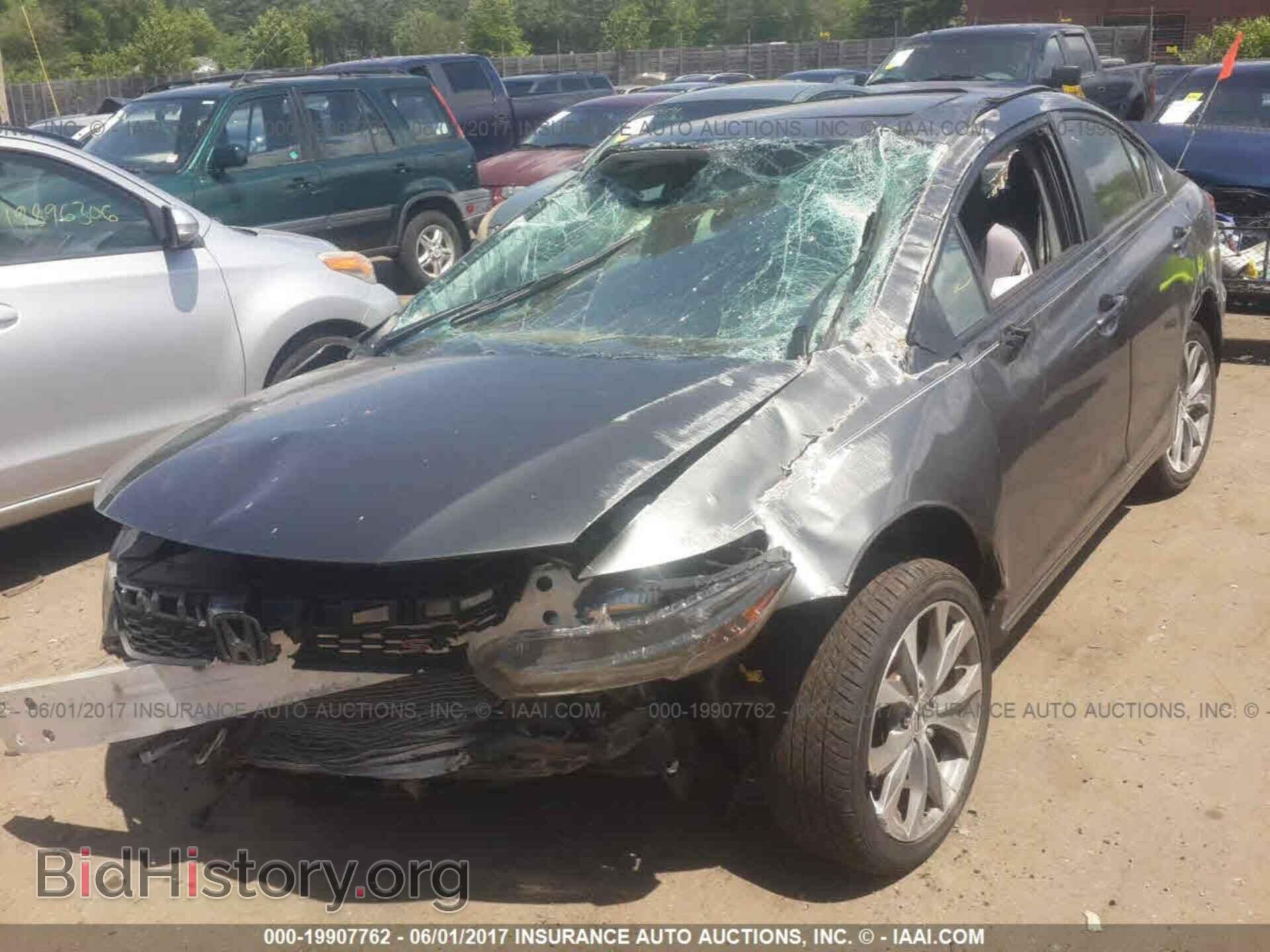 2012 Honda Civic - VIN: 2HGFB6E52CH701975 - Фото 2