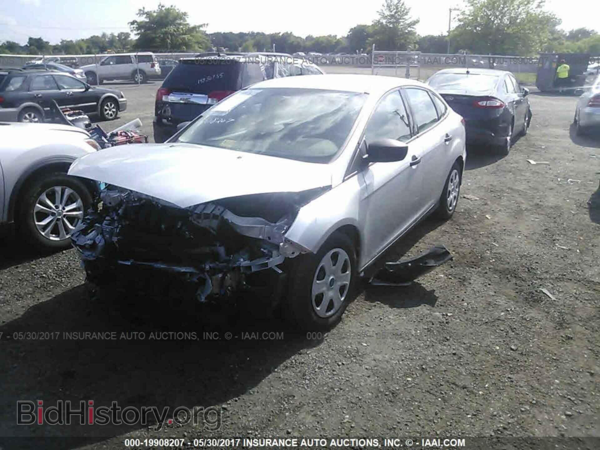 2016 Ford Focus - VIN: 1FADP3E28GL328242 - Photo 2