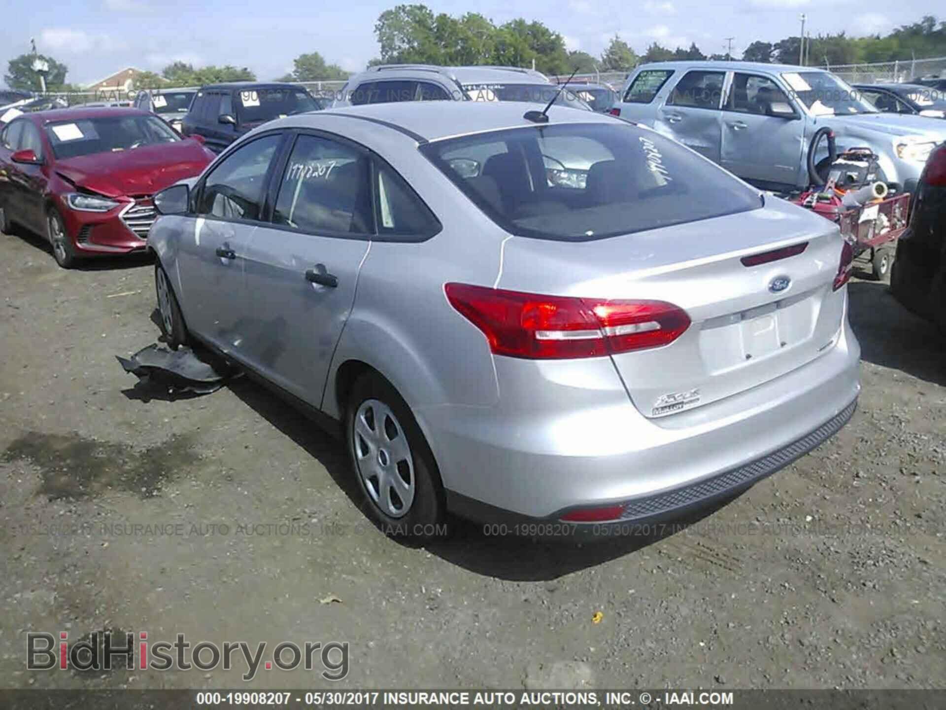 2016 Ford Focus - VIN: 1FADP3E28GL328242 - Photo 3