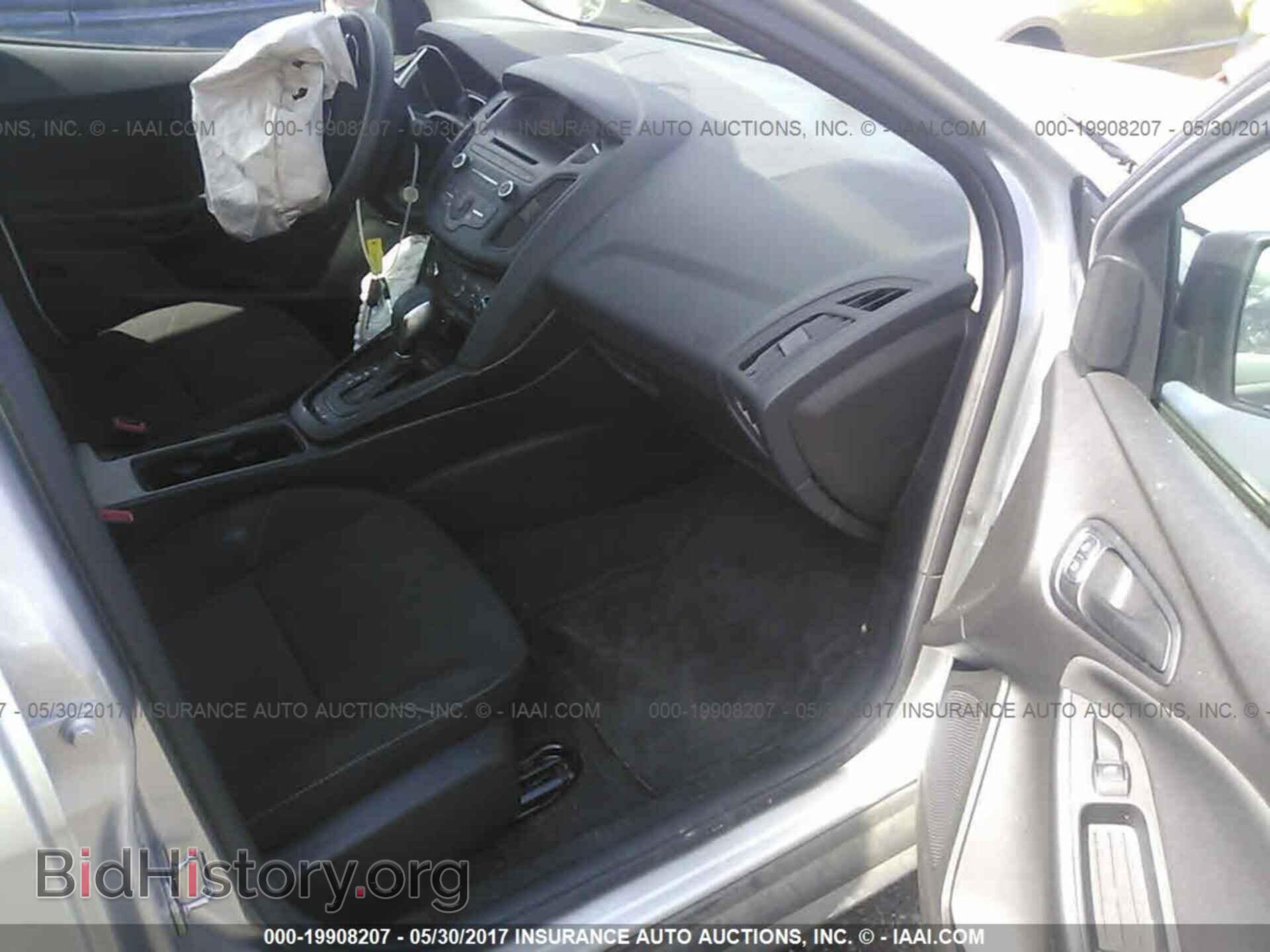 2016 Ford Focus - VIN: 1FADP3E28GL328242 - Photo 5