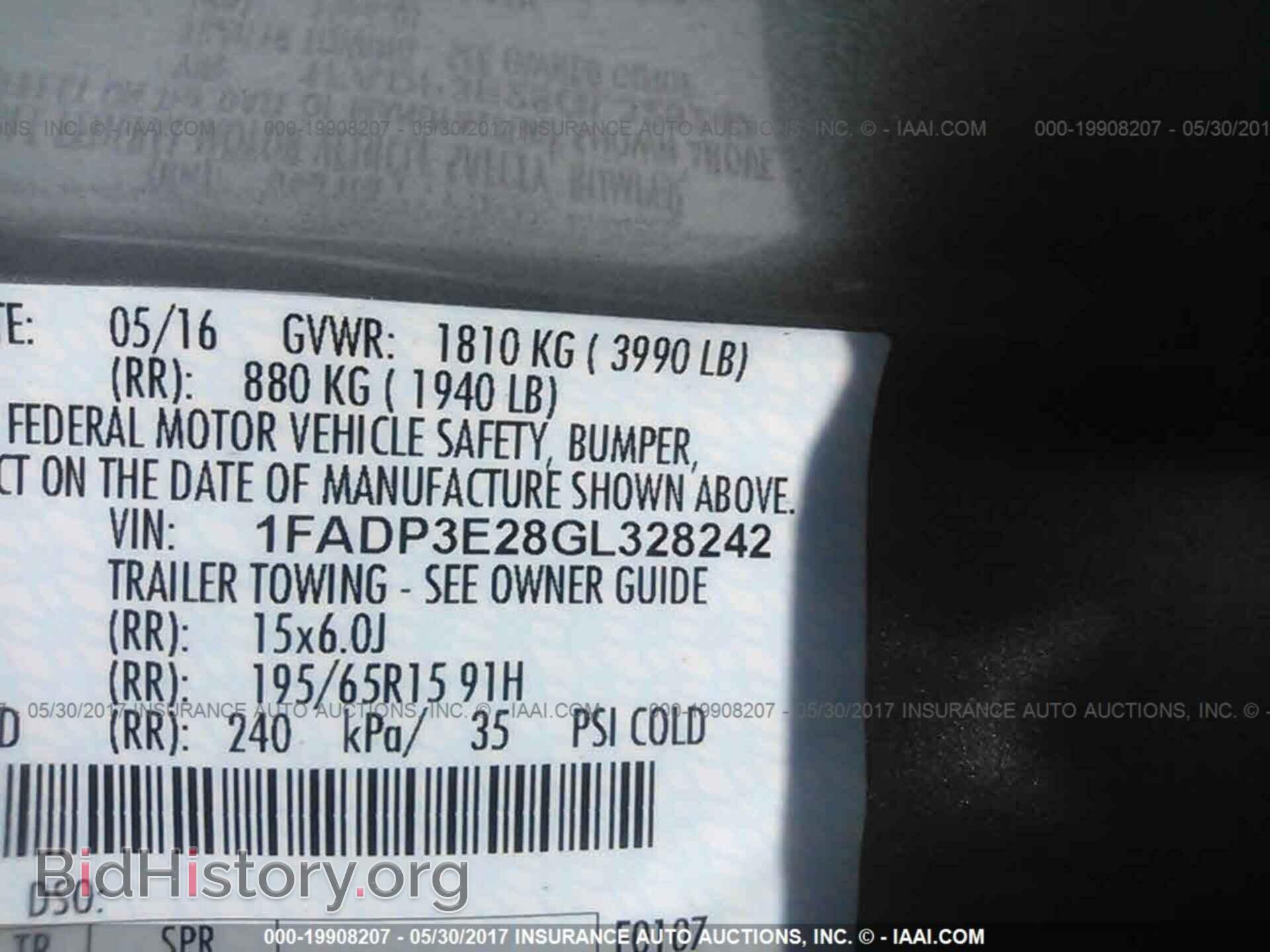 2016 Ford Focus - VIN: 1FADP3E28GL328242 - Photo 9