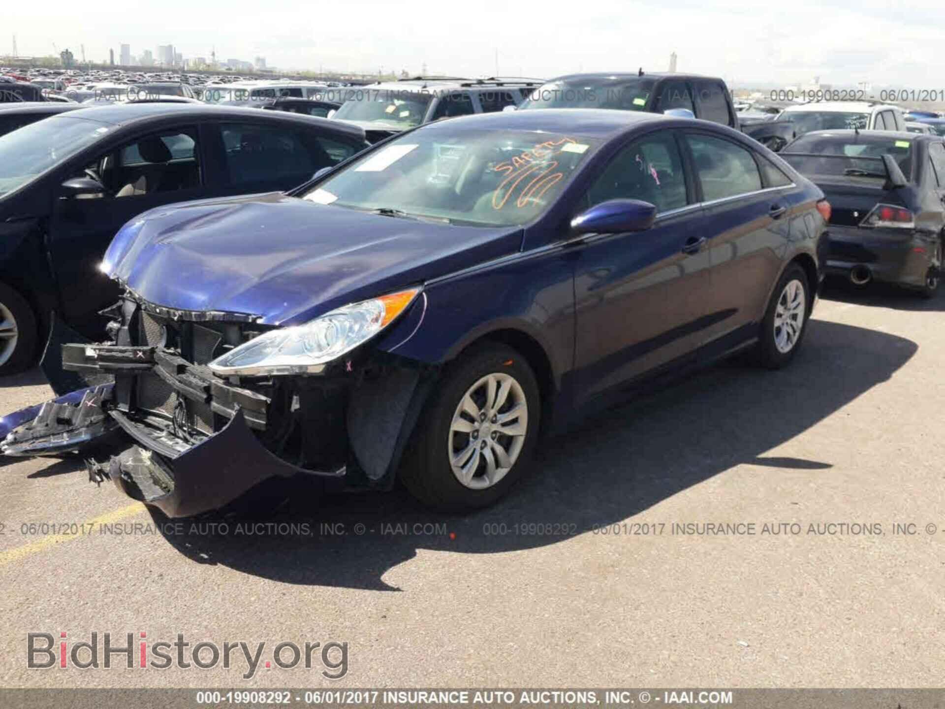 2012 Hyundai Sonata - VIN: 5NPEB4AC2CH452247 - Фото 2