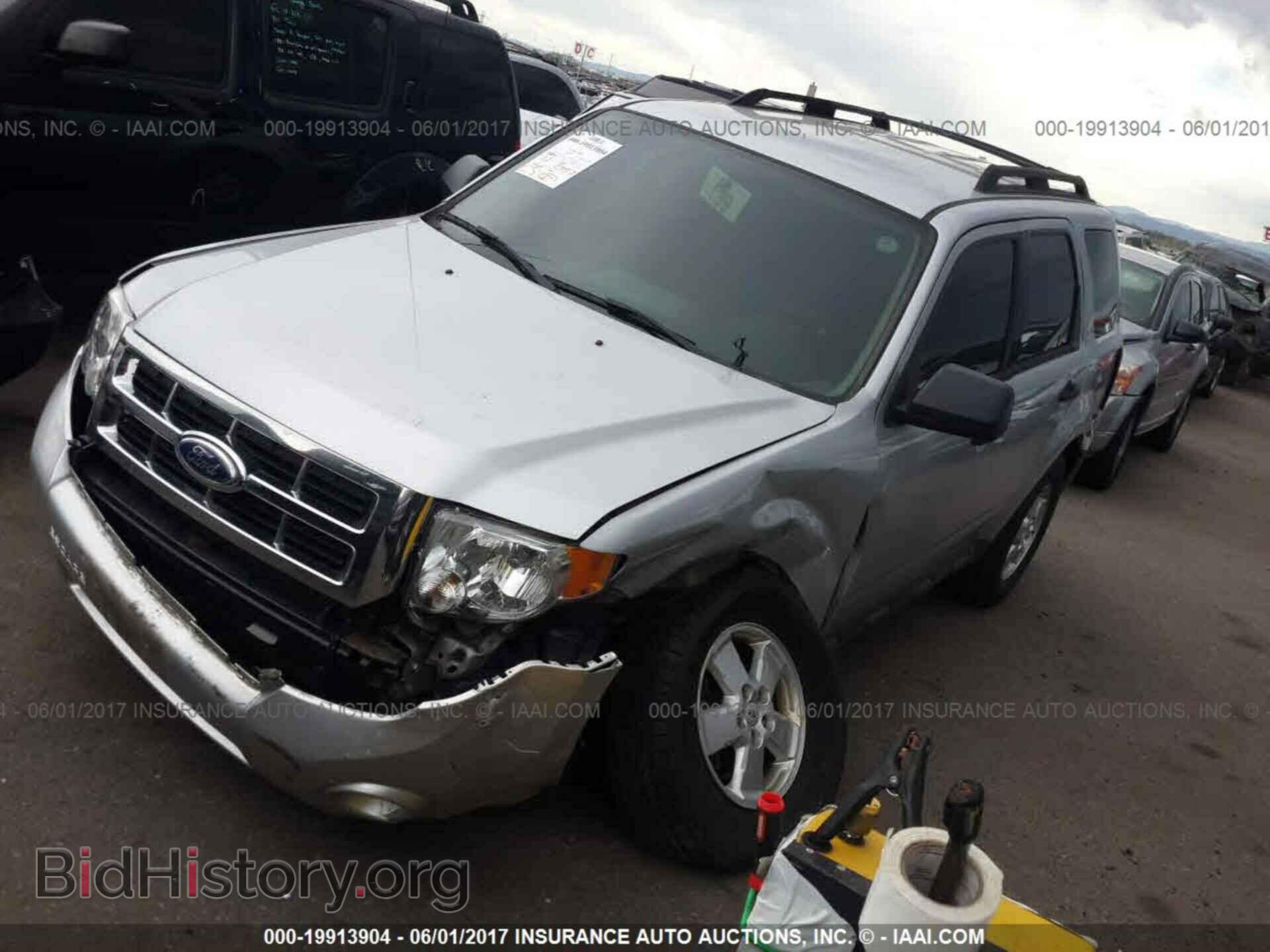 2011 Ford Escape - VIN: 1FMCU0C77BKA71497 - Photo 2