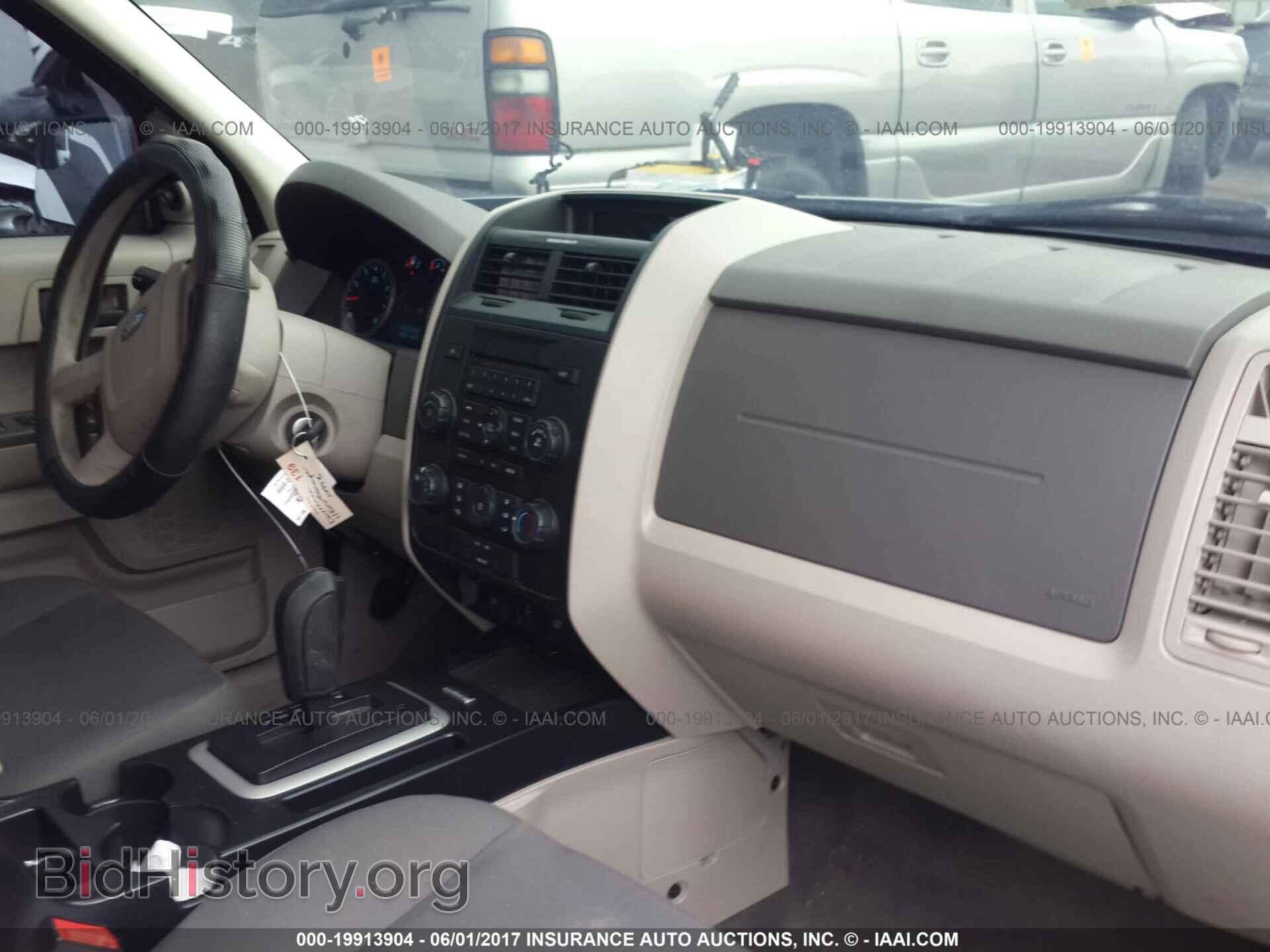 2011 Ford Escape - VIN: 1FMCU0C77BKA71497 - Photo 5