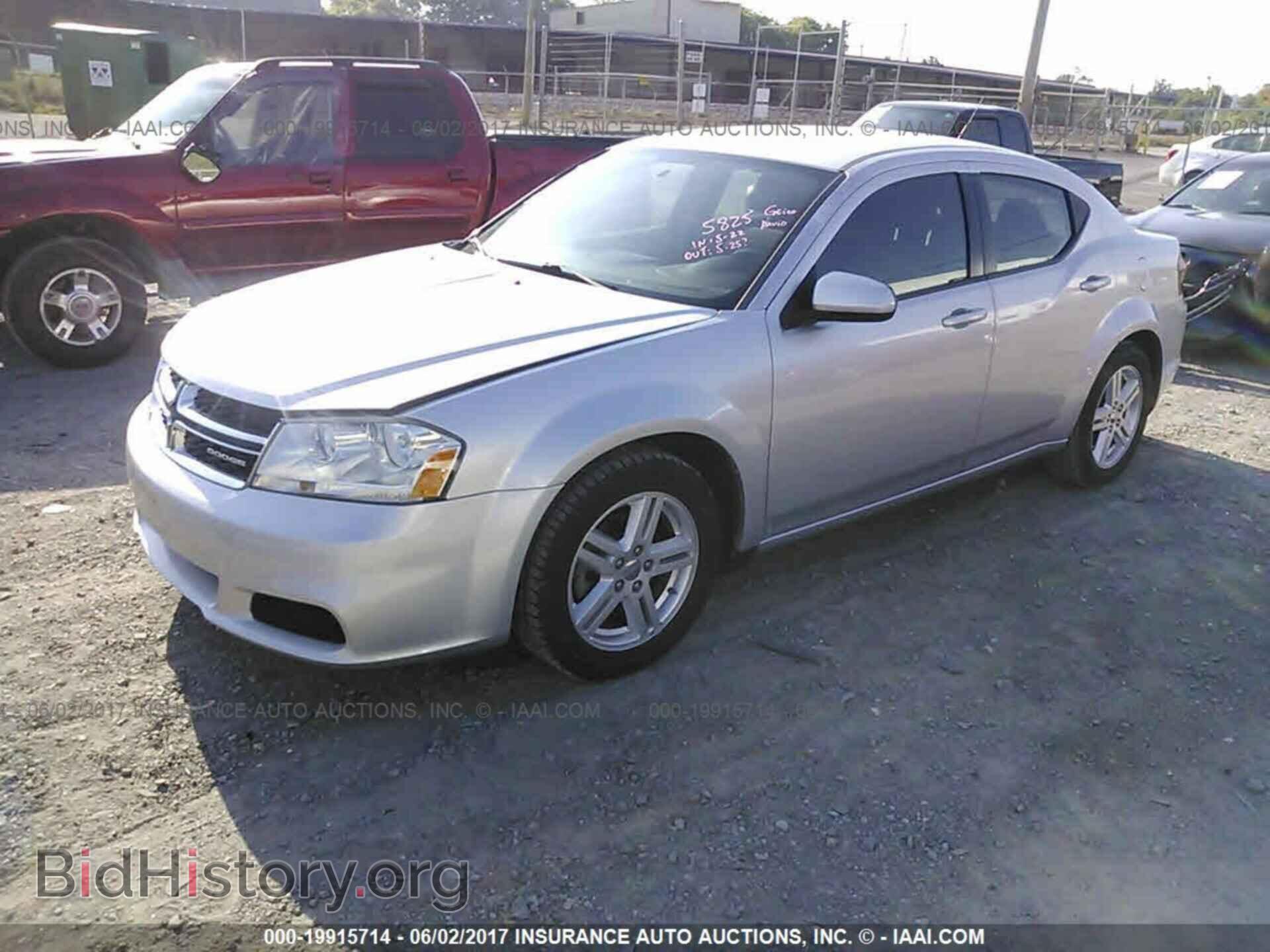 2011 Dodge Avenger - VIN: 1B3BD1FB1BN528536 - Photo 2