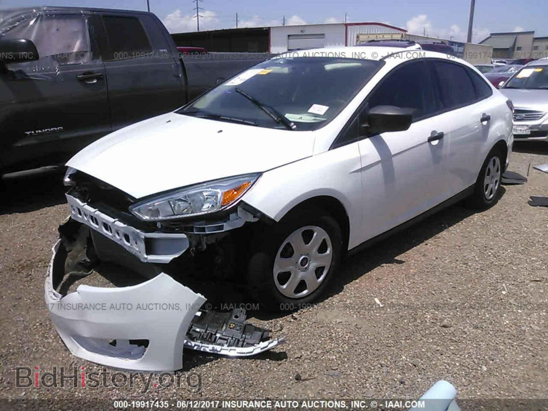 2017 Ford Focus - VIN: 1FADP3E22HL210284 - Photo 2