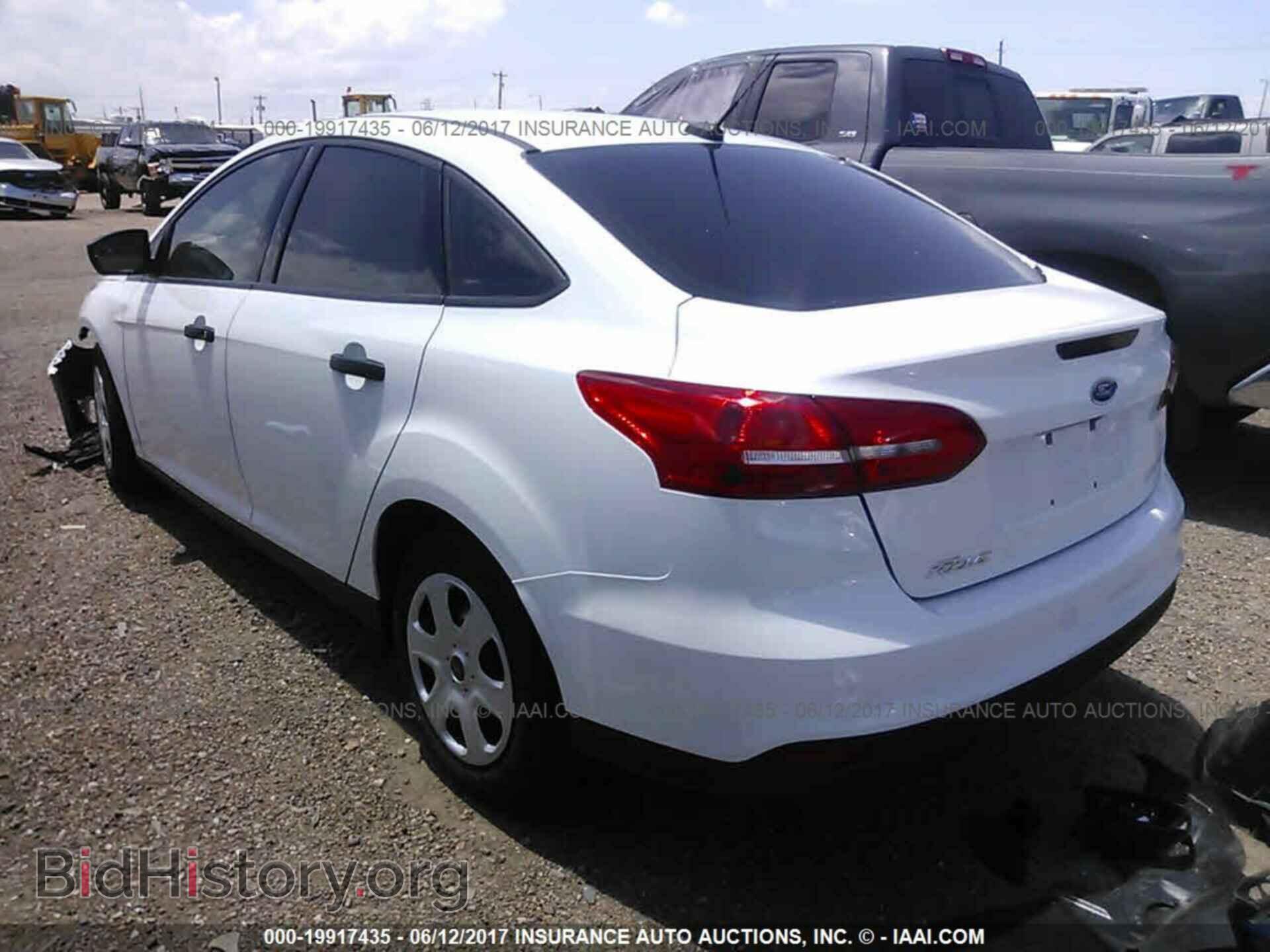 2017 Ford Focus - VIN: 1FADP3E22HL210284 - Photo 3