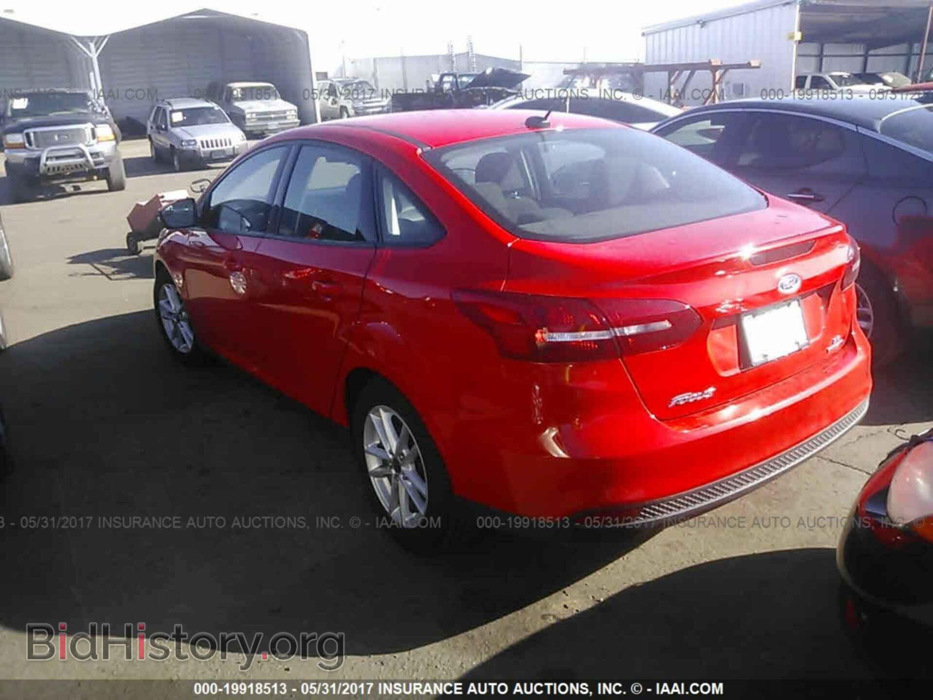 2016 Ford Focus - VIN: 1FADP3F24GL398948 - Photo 3