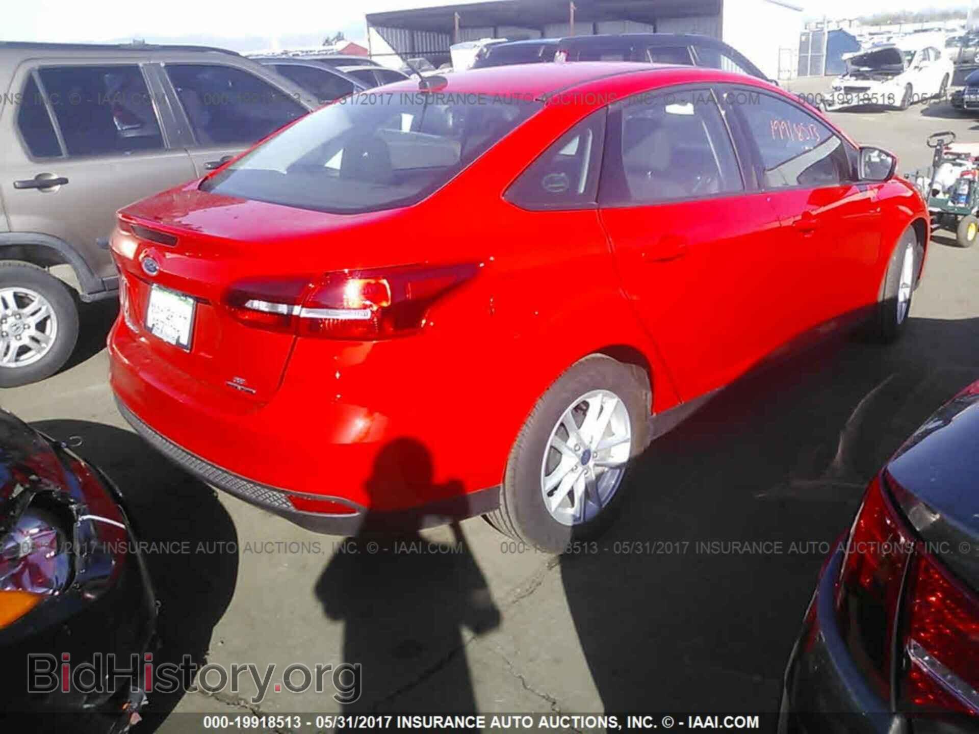 2016 Ford Focus - VIN: 1FADP3F24GL398948 - Photo 4
