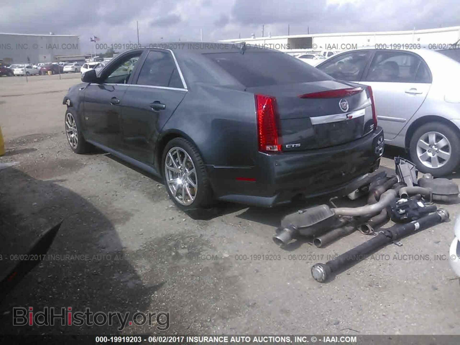 2011 Cadillac Cts-v - VIN: 1G6DV5EPXB0140407 - Фото 3