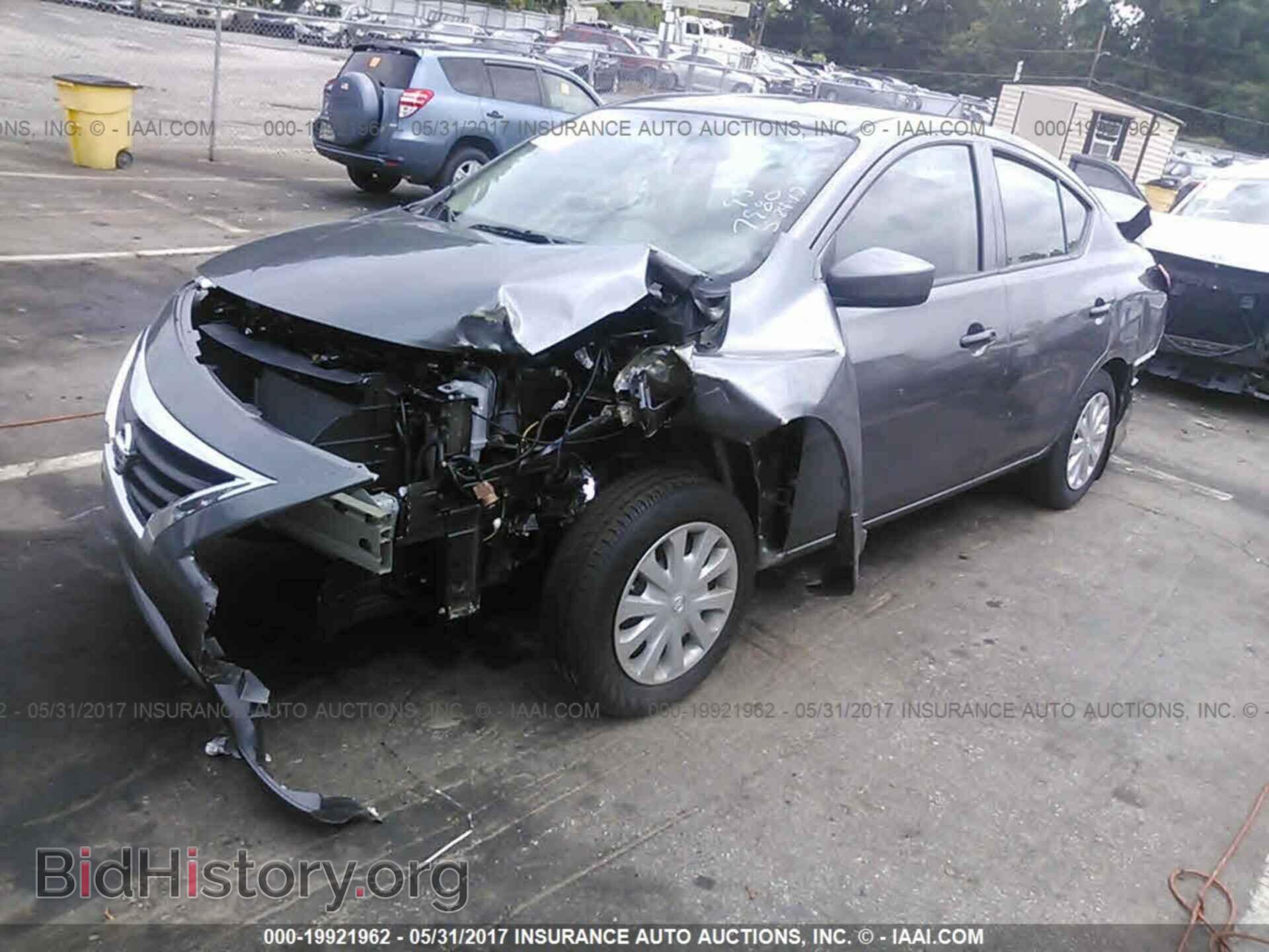 2017 Nissan Versa - VIN: 3N1CN7AP3HL867980 - Фото 2