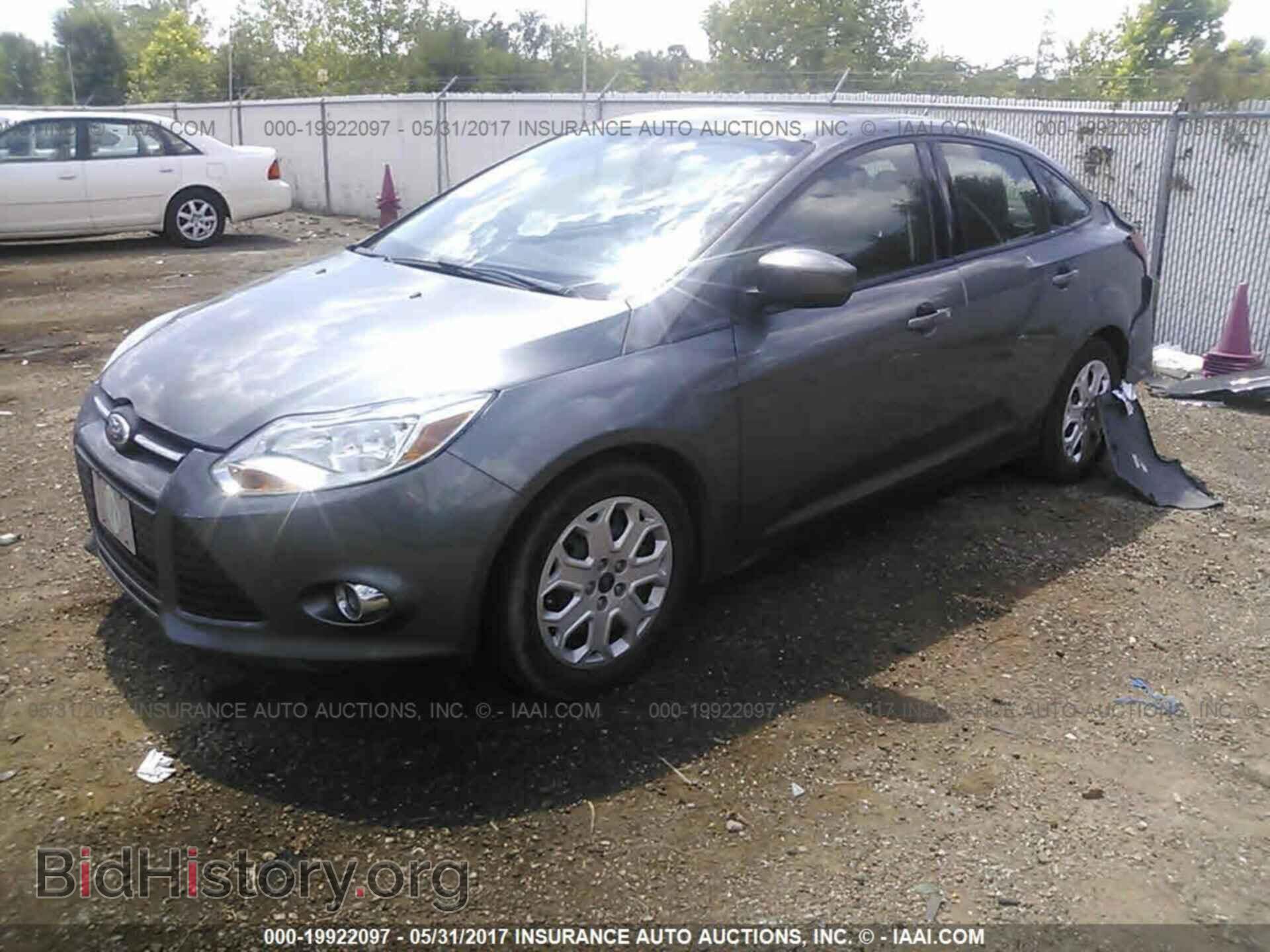 2012 Ford Focus - VIN: 1FAHP3F29CL179639 - Photo 2
