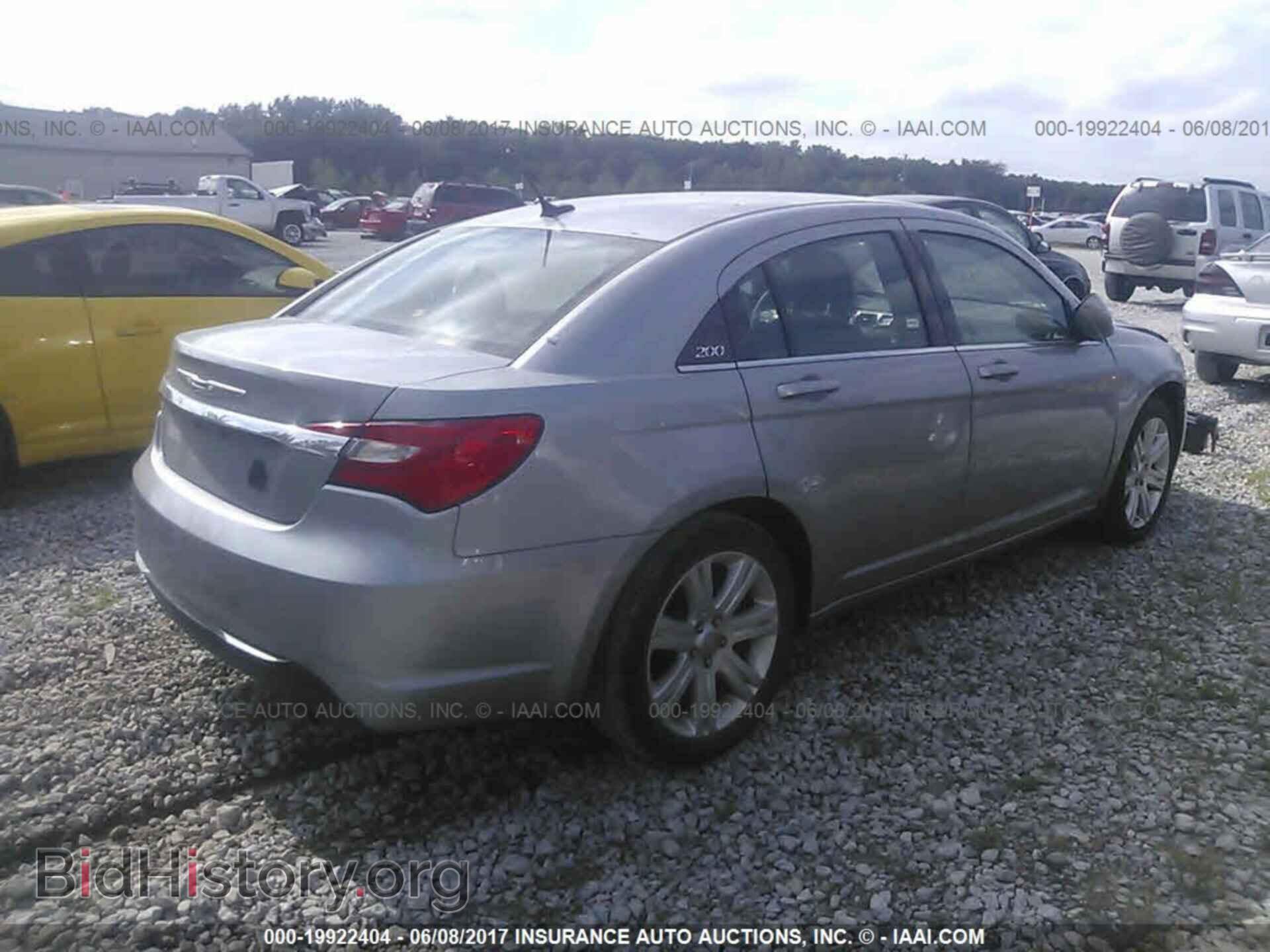 2013 Chrysler 200 - VIN: 1C3CCBAB5DN705504 - Photo 4