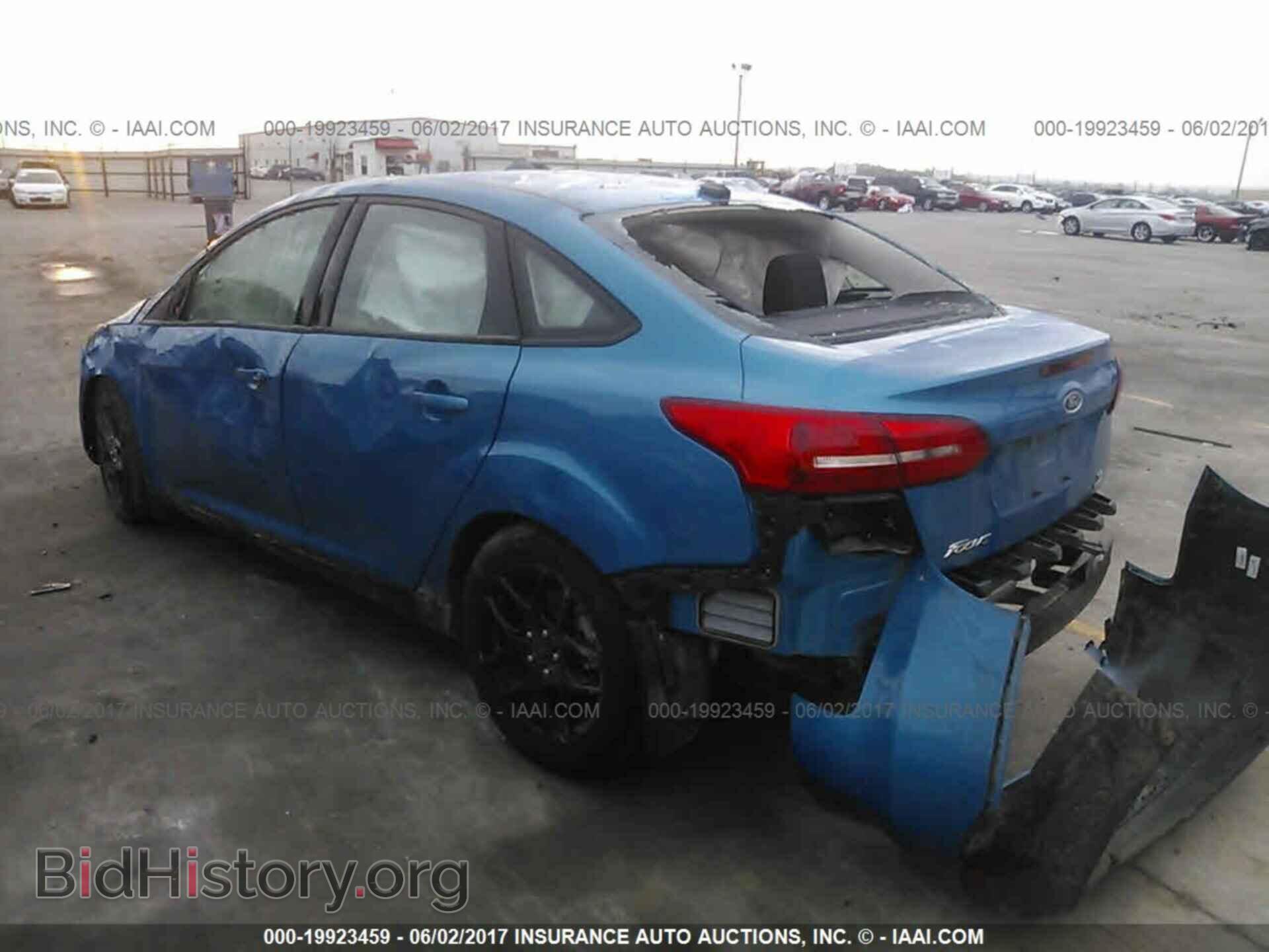 2016 Ford Focus - VIN: 1FADP3FE3GL275281 - Фото 3