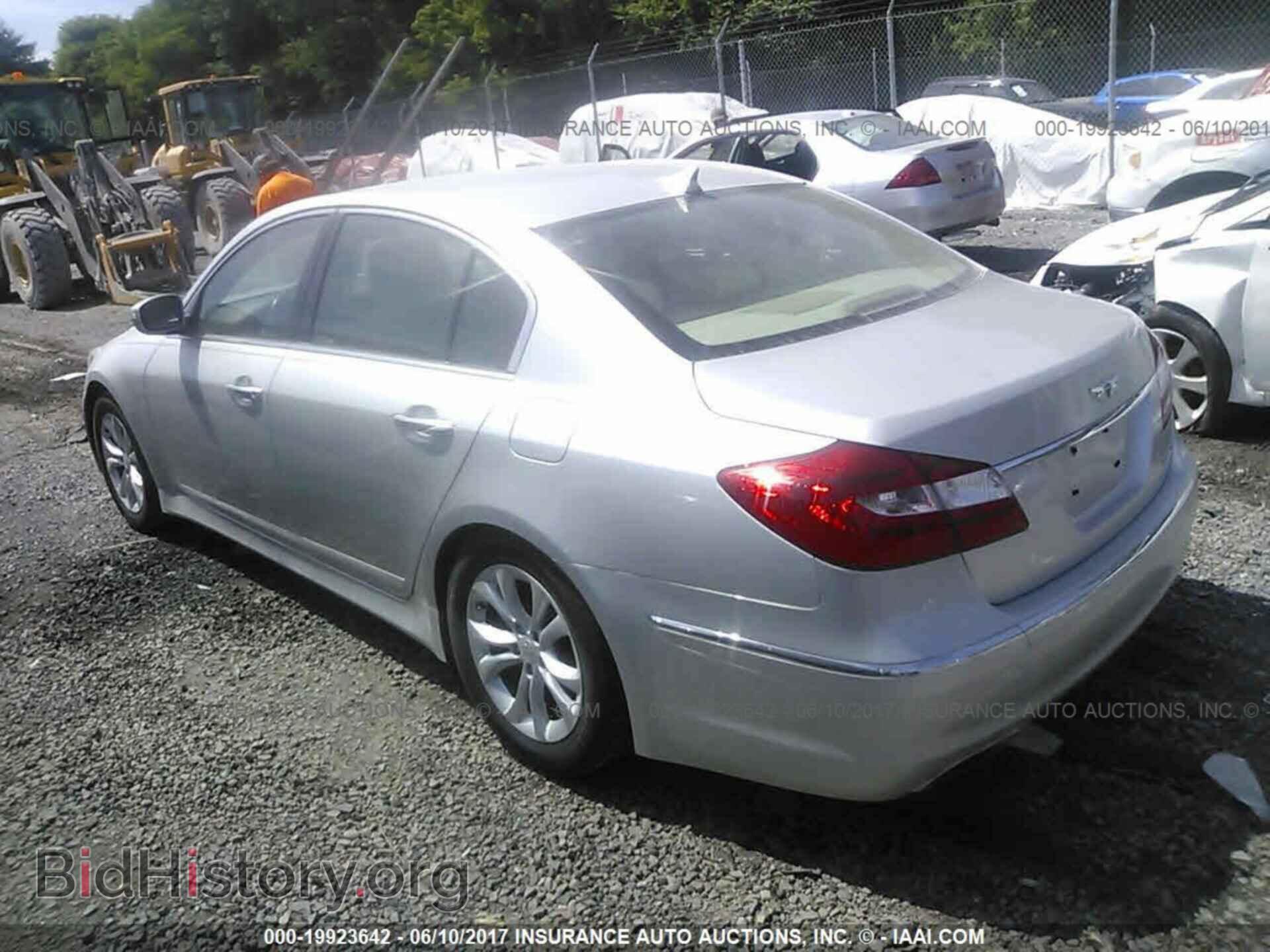 2012 Hyundai Genesis - VIN: KMHGC4DD9CU183014 - Фото 3