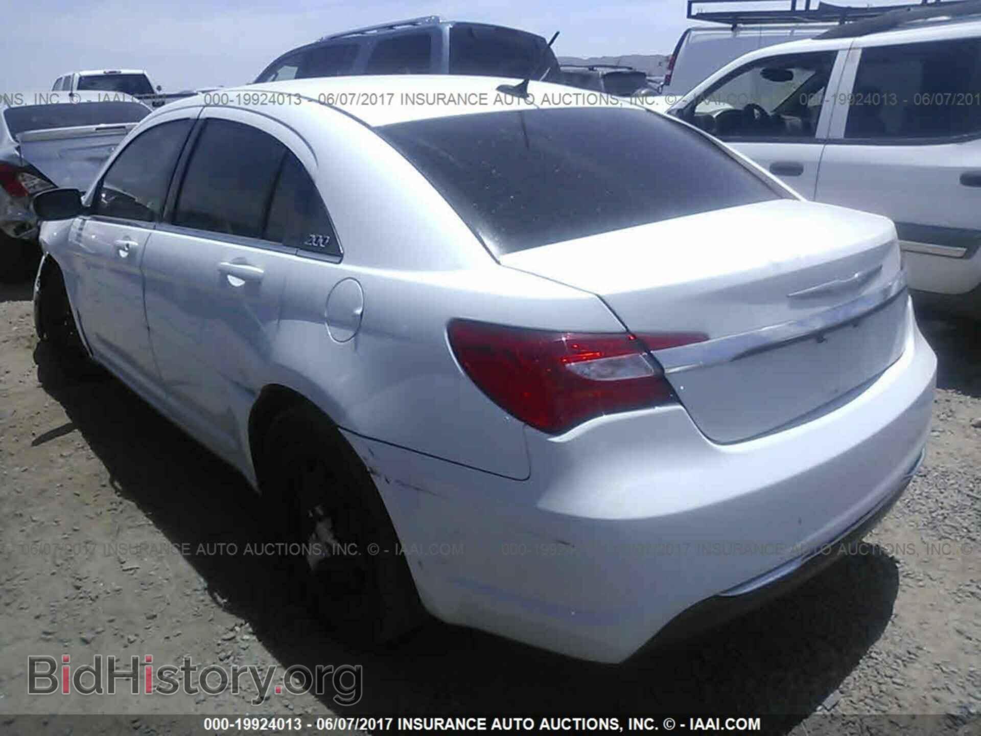 2014 Chrysler 200 - VIN: 1C3CCBAB5EN210589 - Фото 3