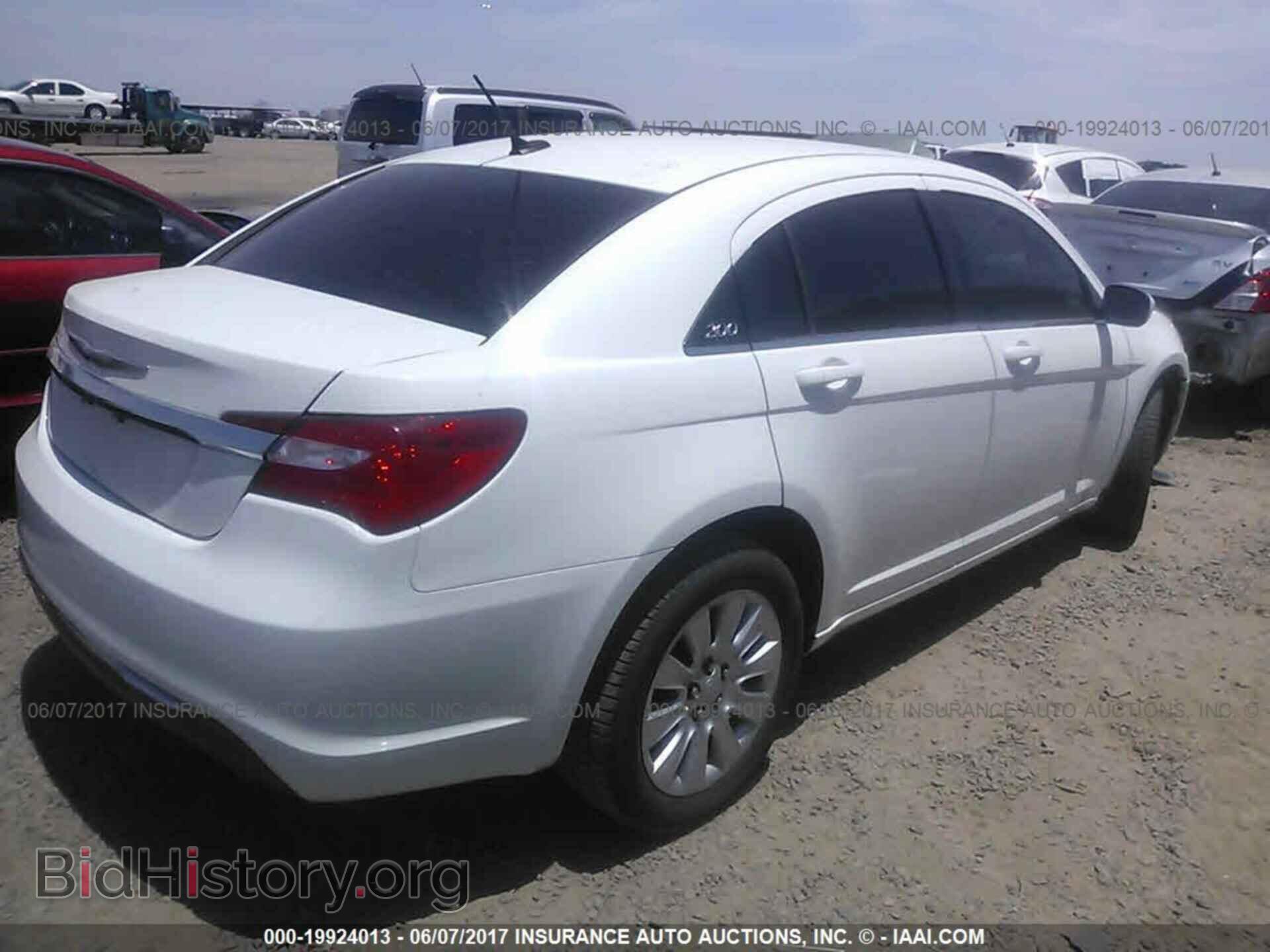2014 Chrysler 200 - VIN: 1C3CCBAB5EN210589 - Фото 4