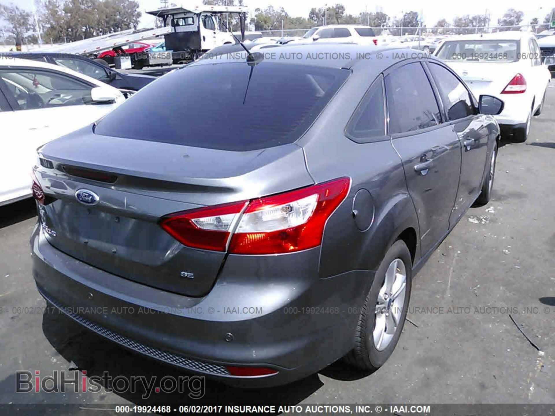 2014 Ford Focus - VIN: 1FADP3F23EL355652 - Photo 4
