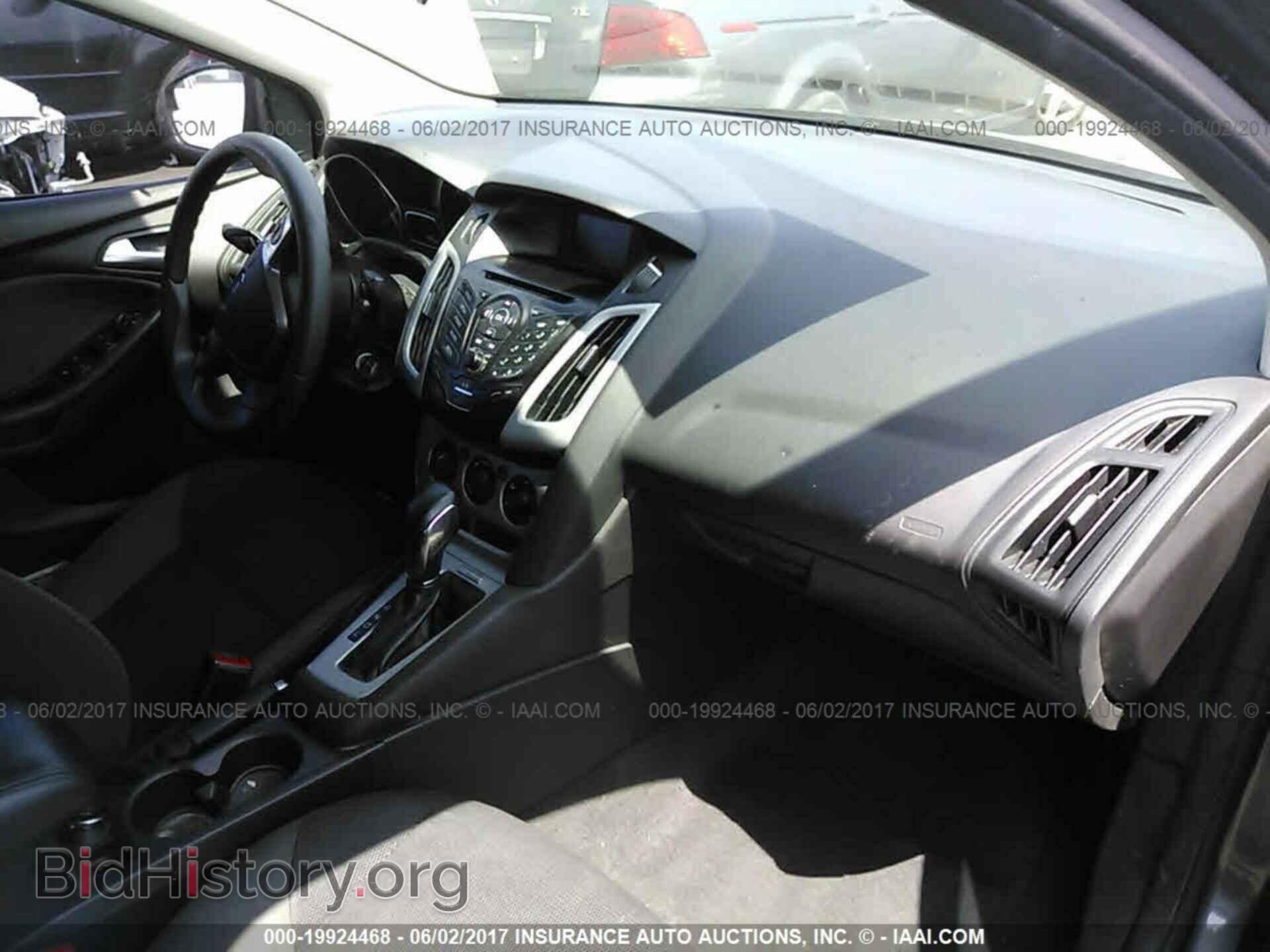 2014 Ford Focus - VIN: 1FADP3F23EL355652 - Photo 5