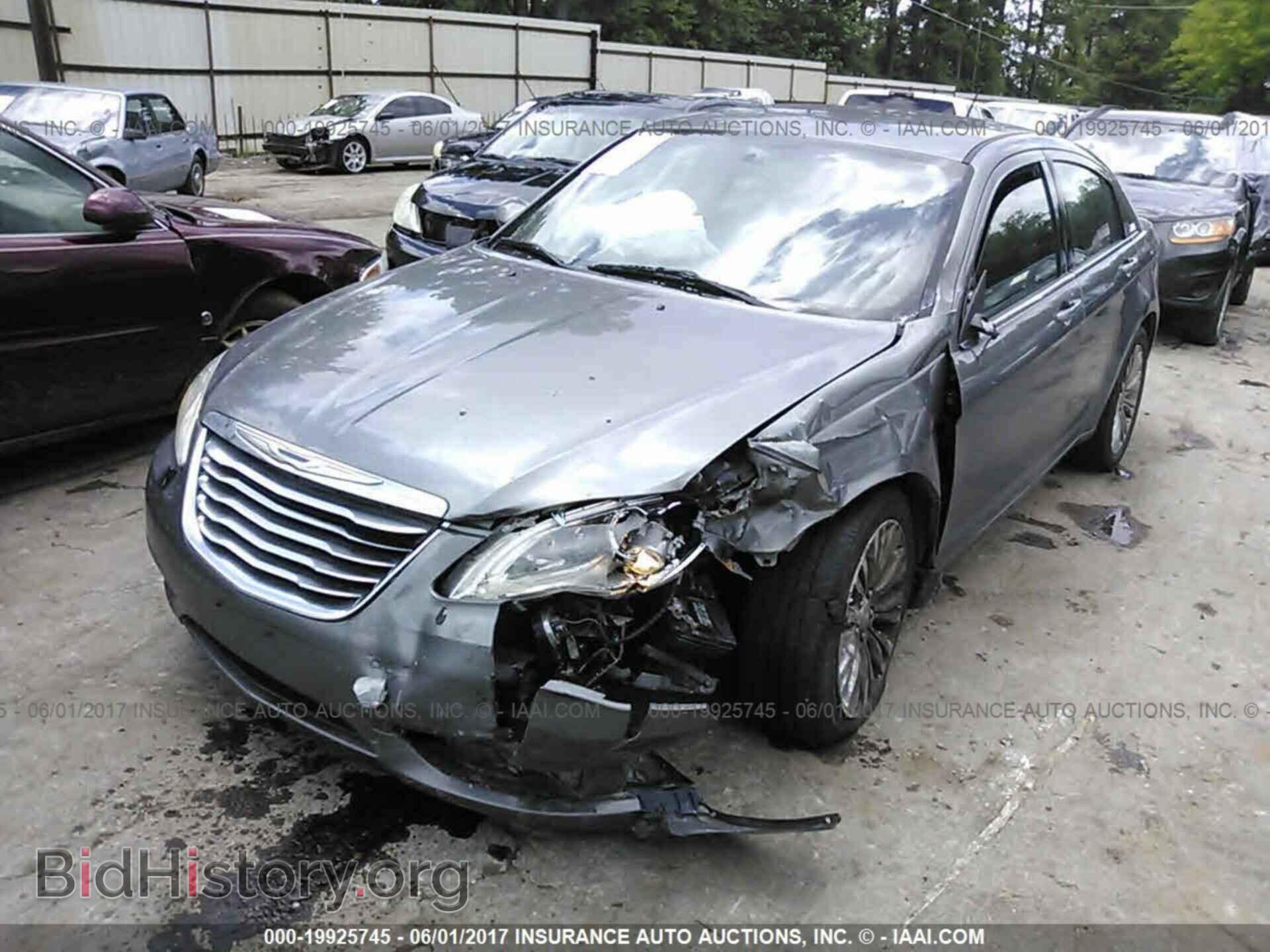 2012 Chrysler 200 - VIN: 1C3CCBAB3CN104235 - Фото 2